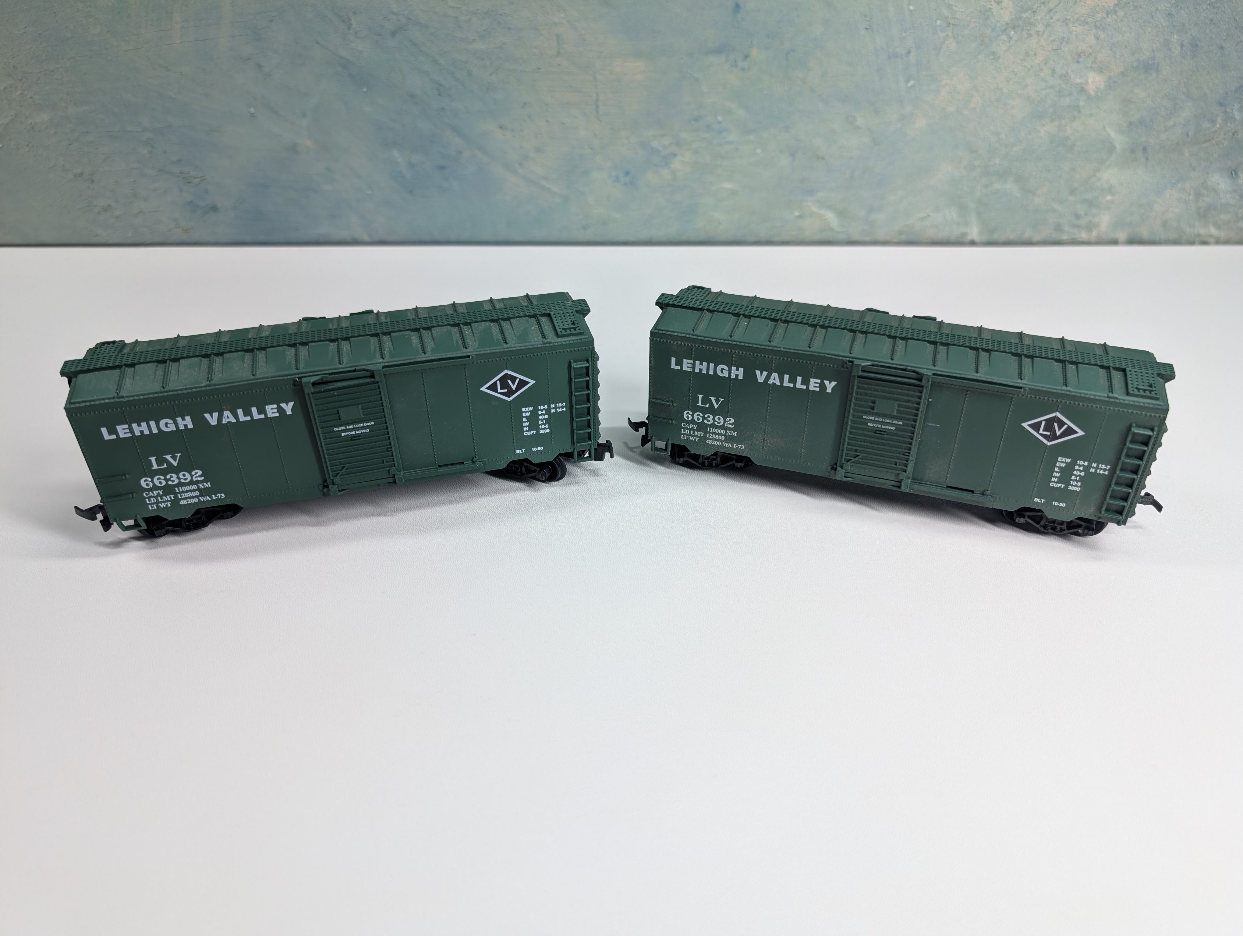 USED Life-Like HO Scale Lot of 40' Box Cars Lehigh Valley LV #66392 (2 pcs)