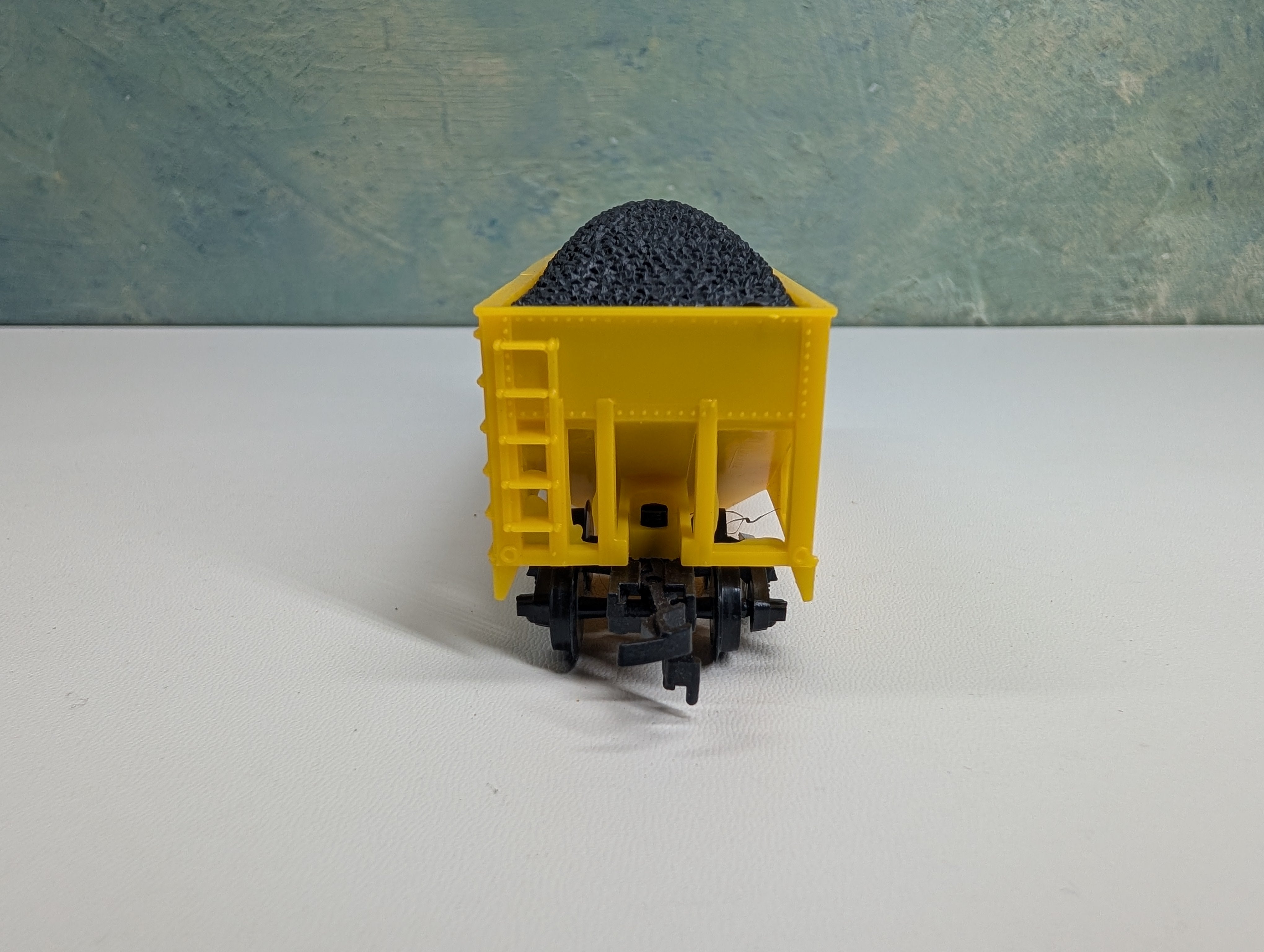 USED Life-Like HO Scale 2 Bay Hopper w/ Coal Union Pacific UP #32100