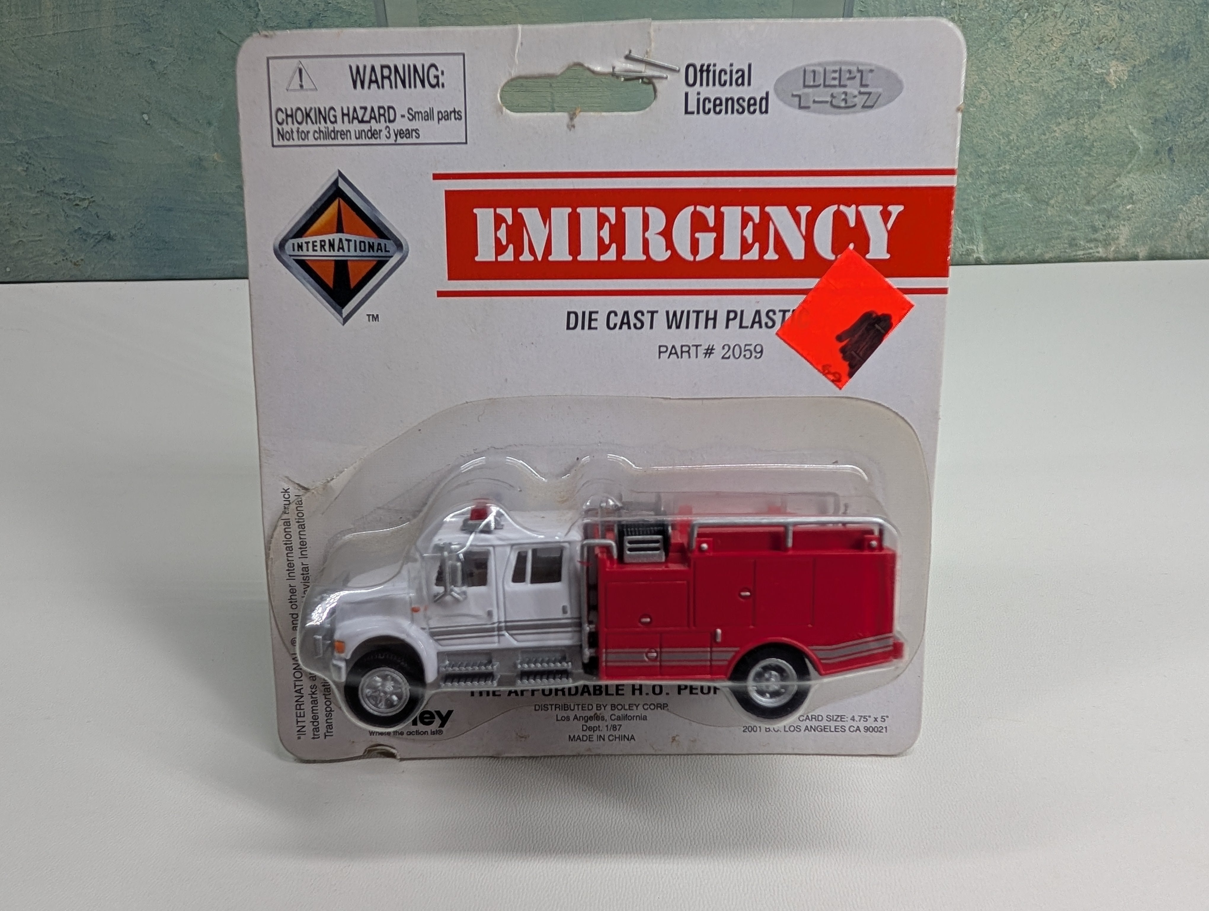 Boley 2059-71 HO Scale International Emergency Crew Cab Brush Fire Truck White Cab Red Body