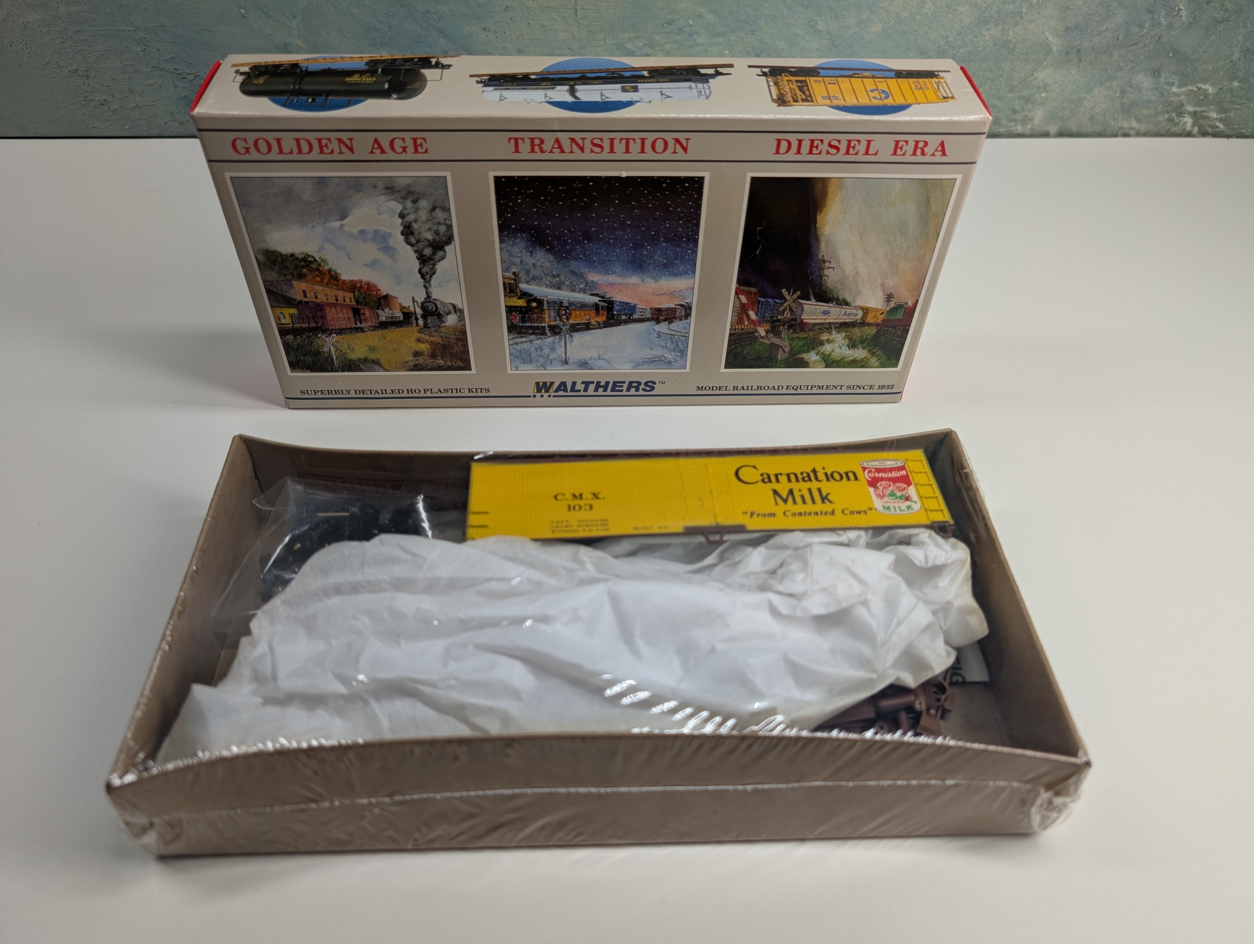 Walthers 932-2479 HO Scale 40' Wood End Billboard Reefer Carnation Milk CMX #103 KIT