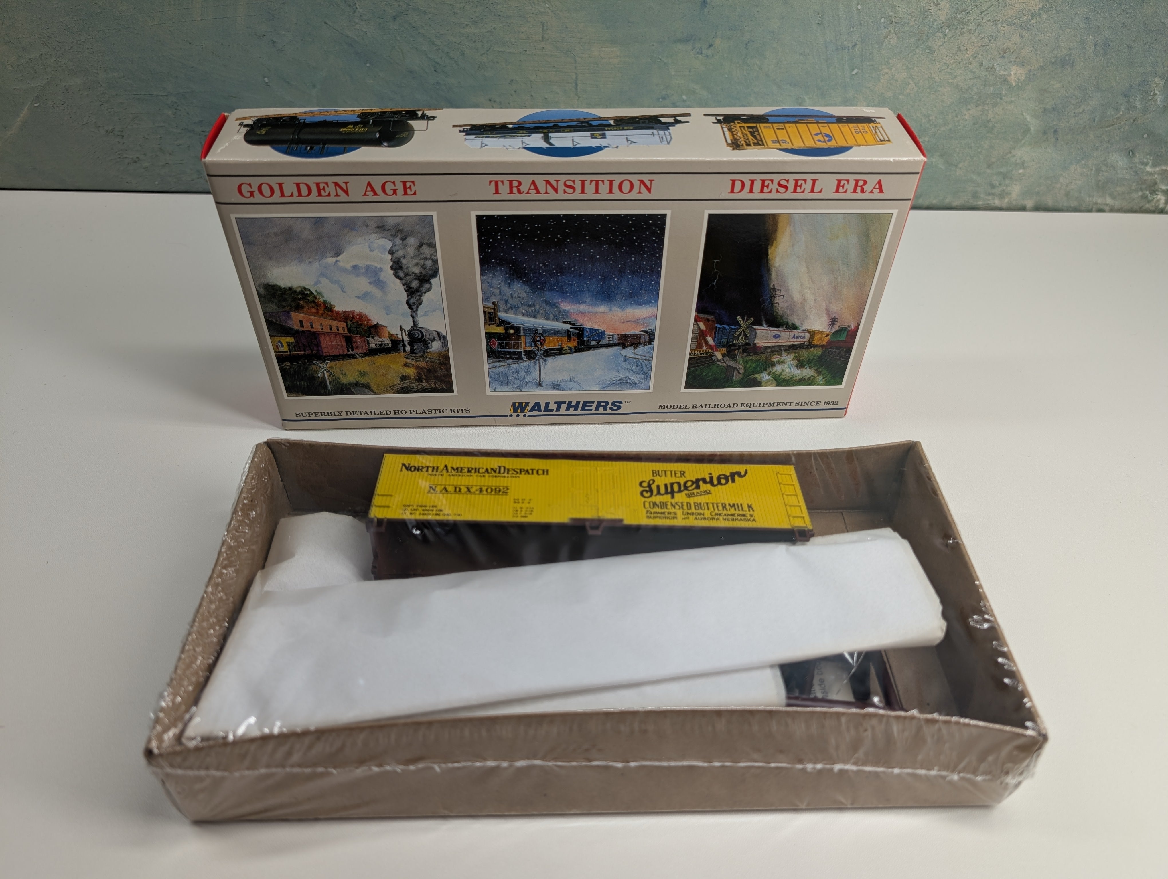 Walthers 932-2483 HO Scale 40' Wood End Billboard Reefer North American Despatch NADX #4092 Superior Butter Condensed Buttermilk KIT