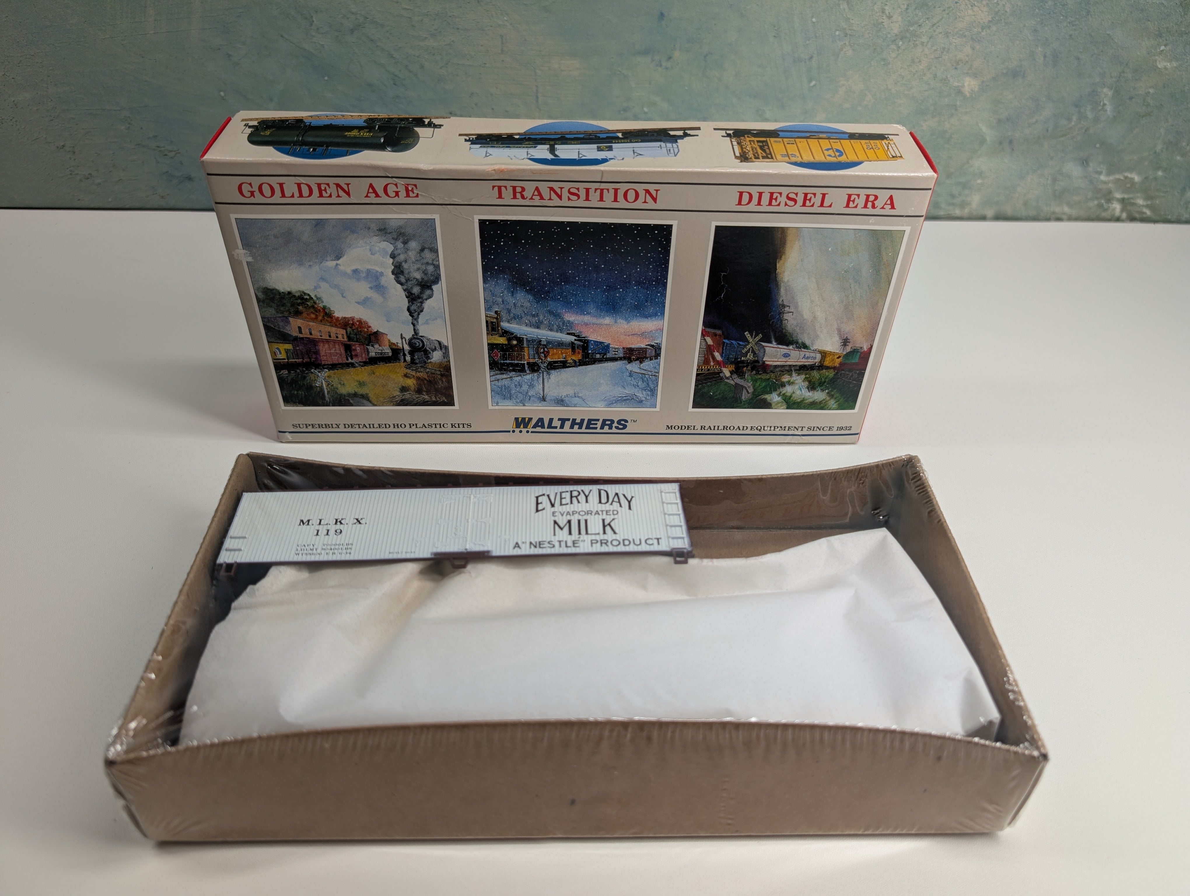 Walthers 932-2481 HO Scale 40' Wood End Billboard Reefer Nestle Evaporated Milk MLKX #119 KIT