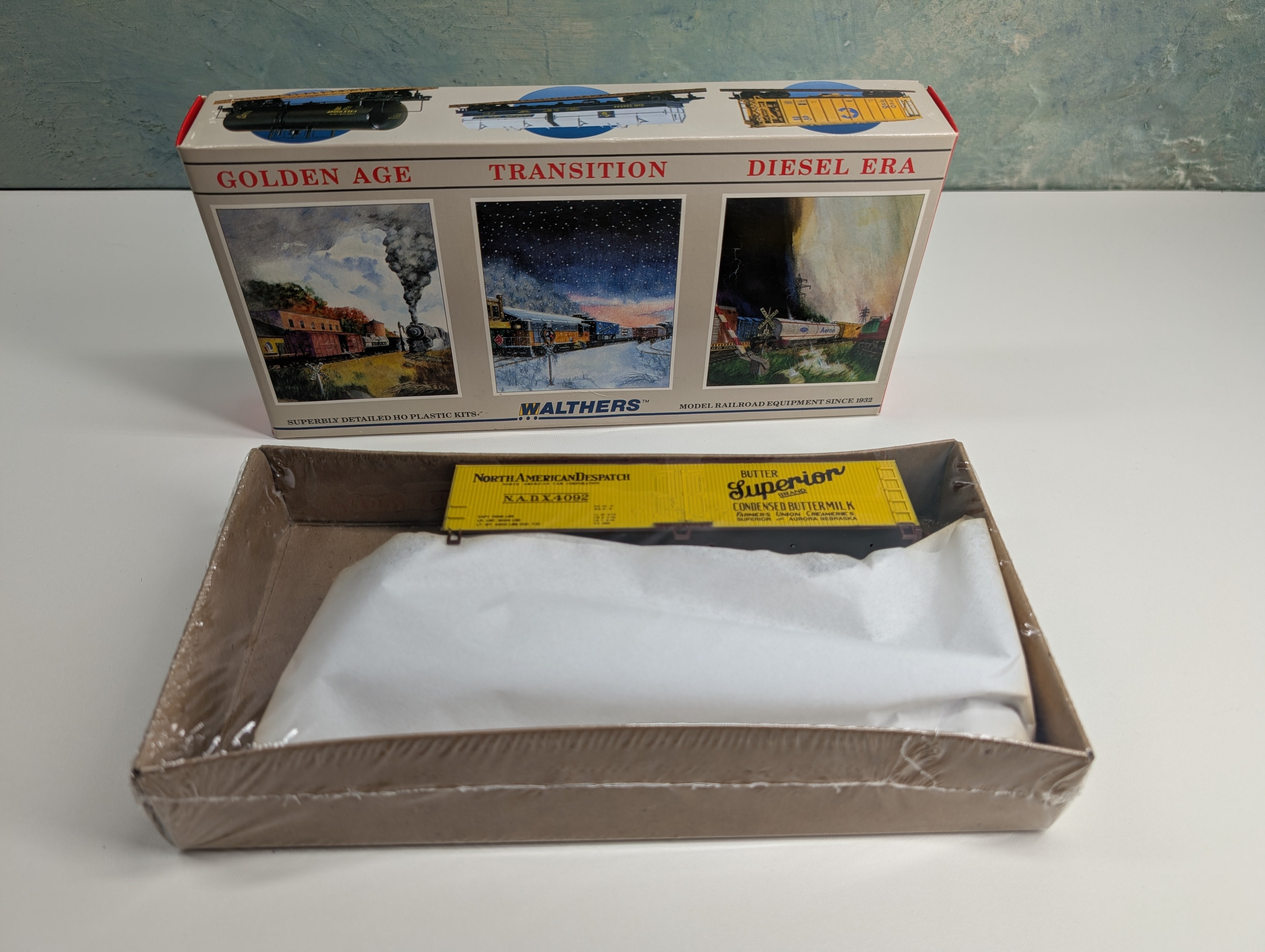 Walthers 932-2483 HO Scale 40' Wood End Billboard Reefer North American Despatch NADX #4092 Superior Butter Condensed Buttermilk KIT