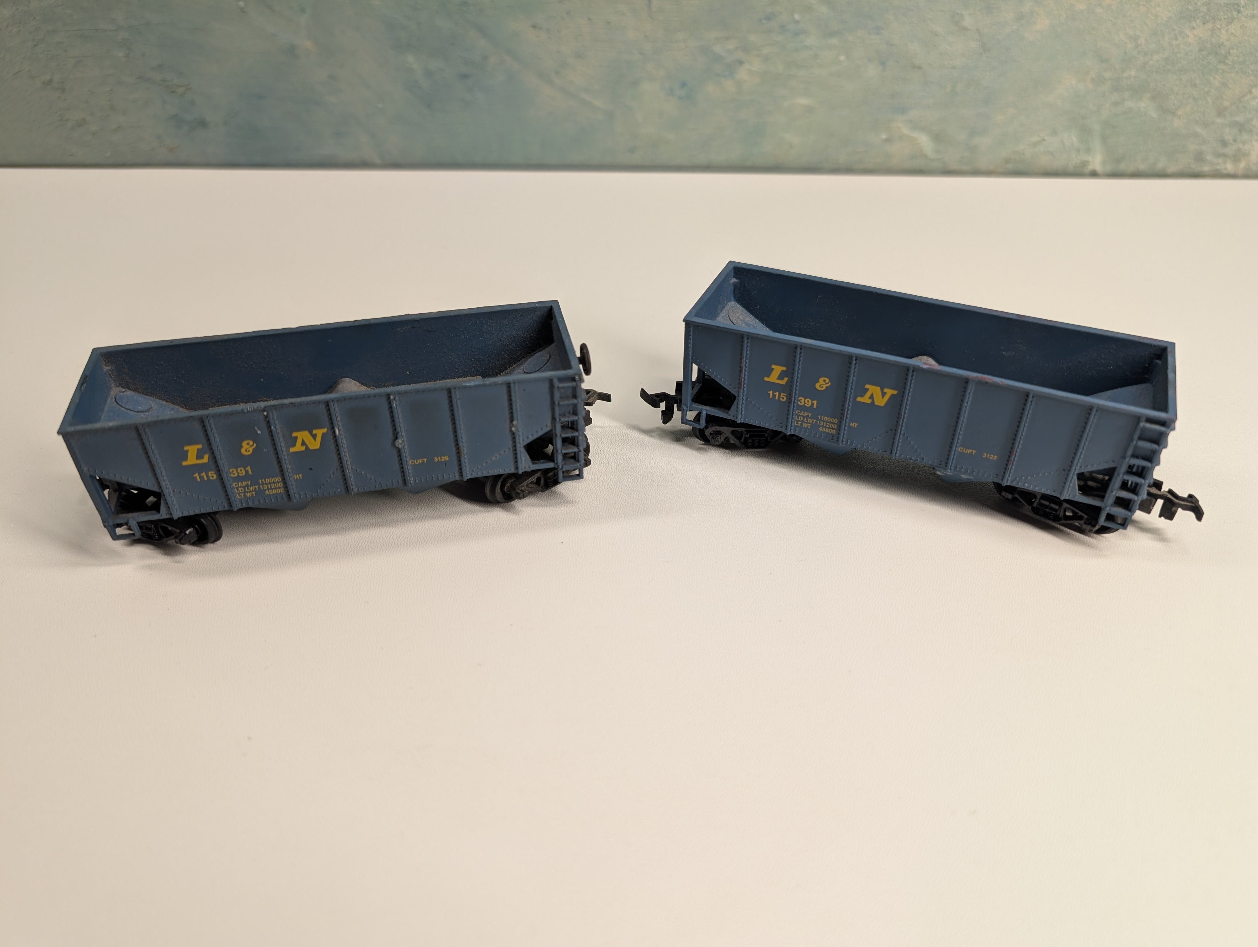 USED HO Scale Lot of 2 Bay Hoppers Louisville & Nashville L&N #115391 (2 pcs)