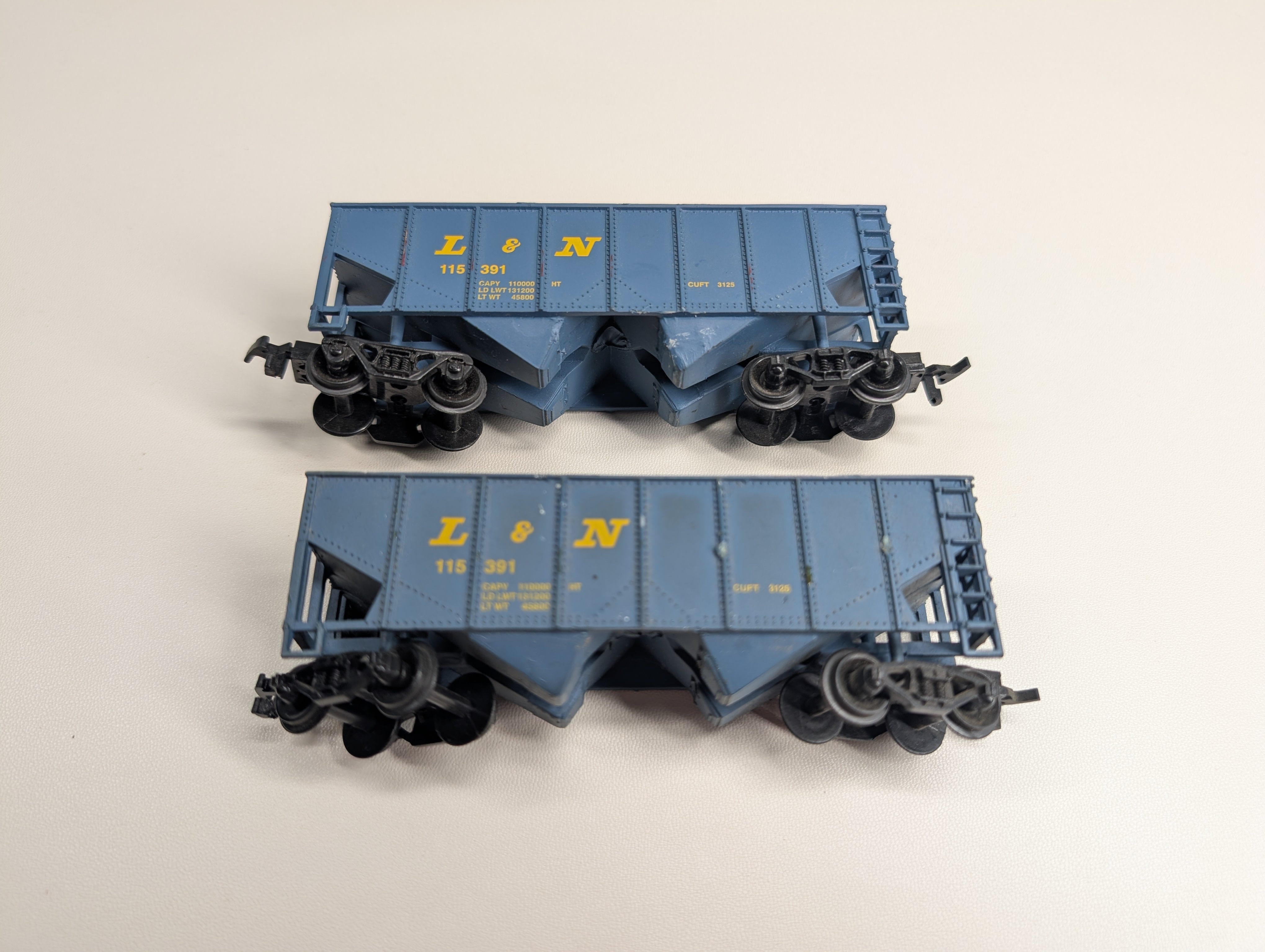 USED HO Scale Lot of 2 Bay Hoppers Louisville & Nashville L&N #115391 (2 pcs)