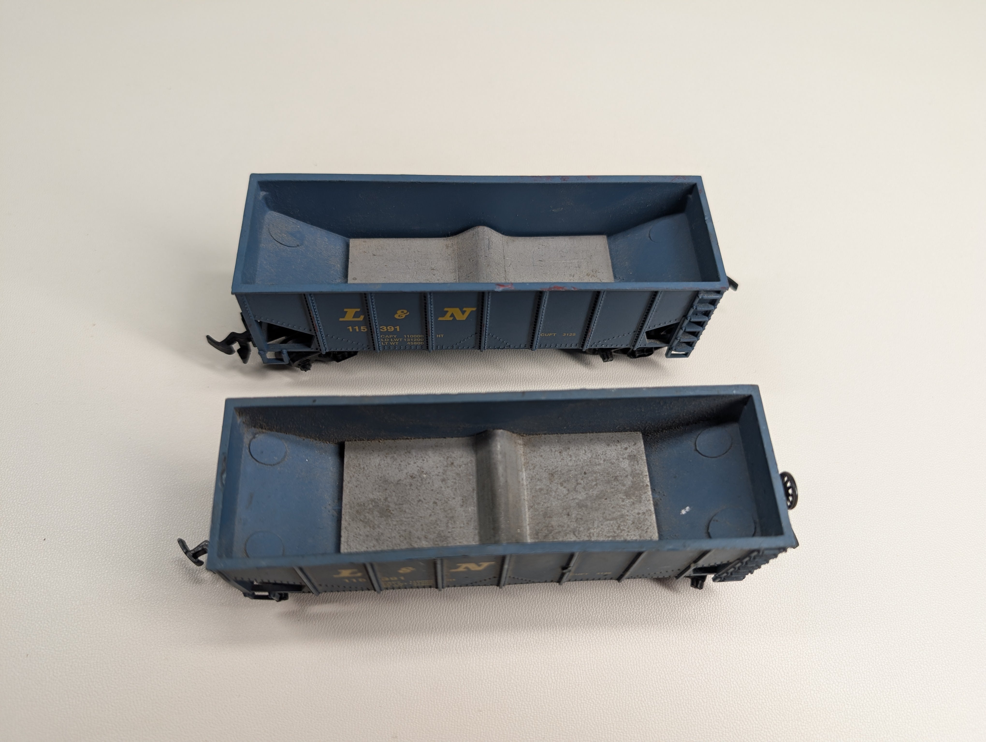 USED HO Scale Lot of 2 Bay Hoppers Louisville & Nashville L&N #115391 (2 pcs)