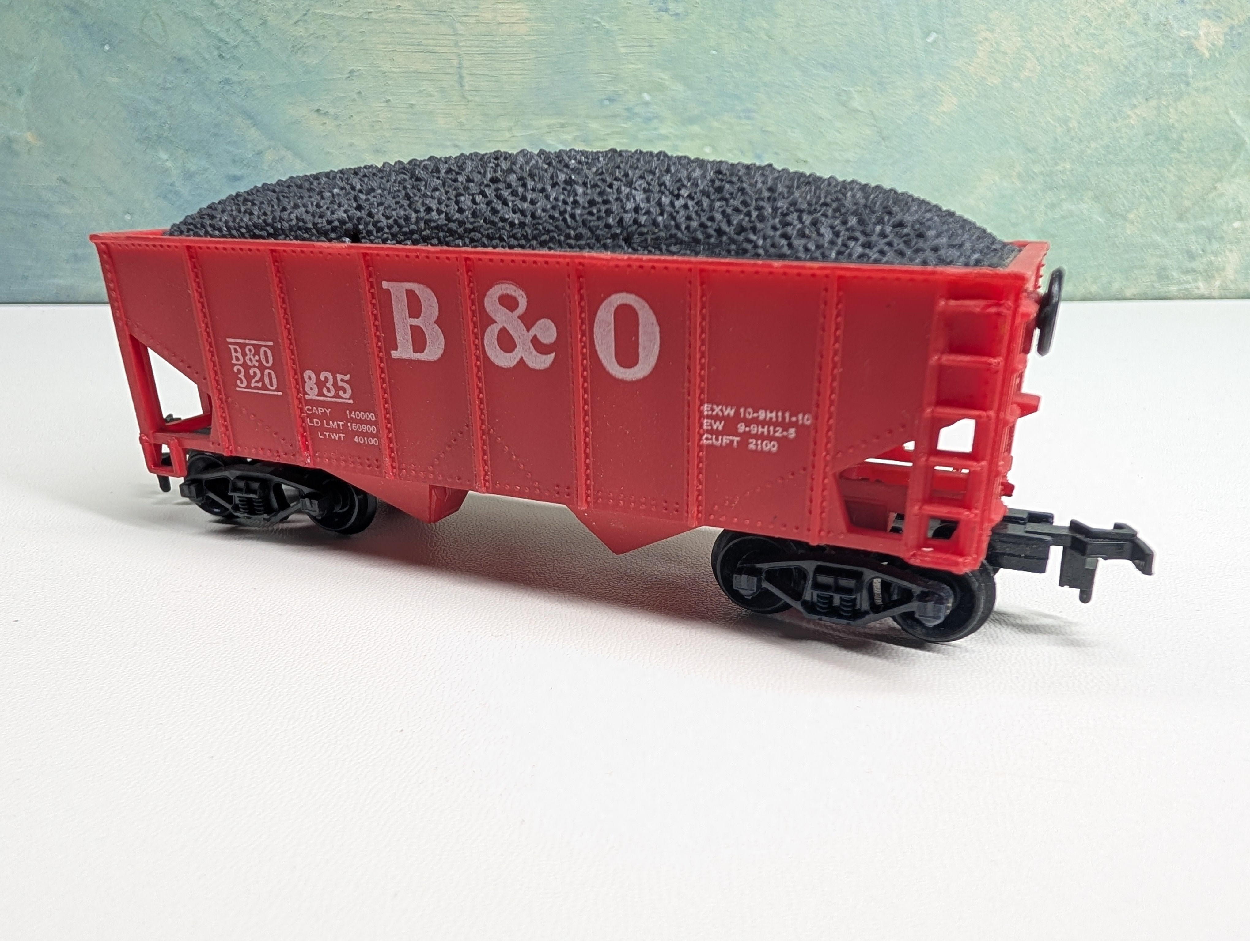 USED HO Scale 2 Bay Hopper w/ Coal Baltimore and Ohio B&O #320835