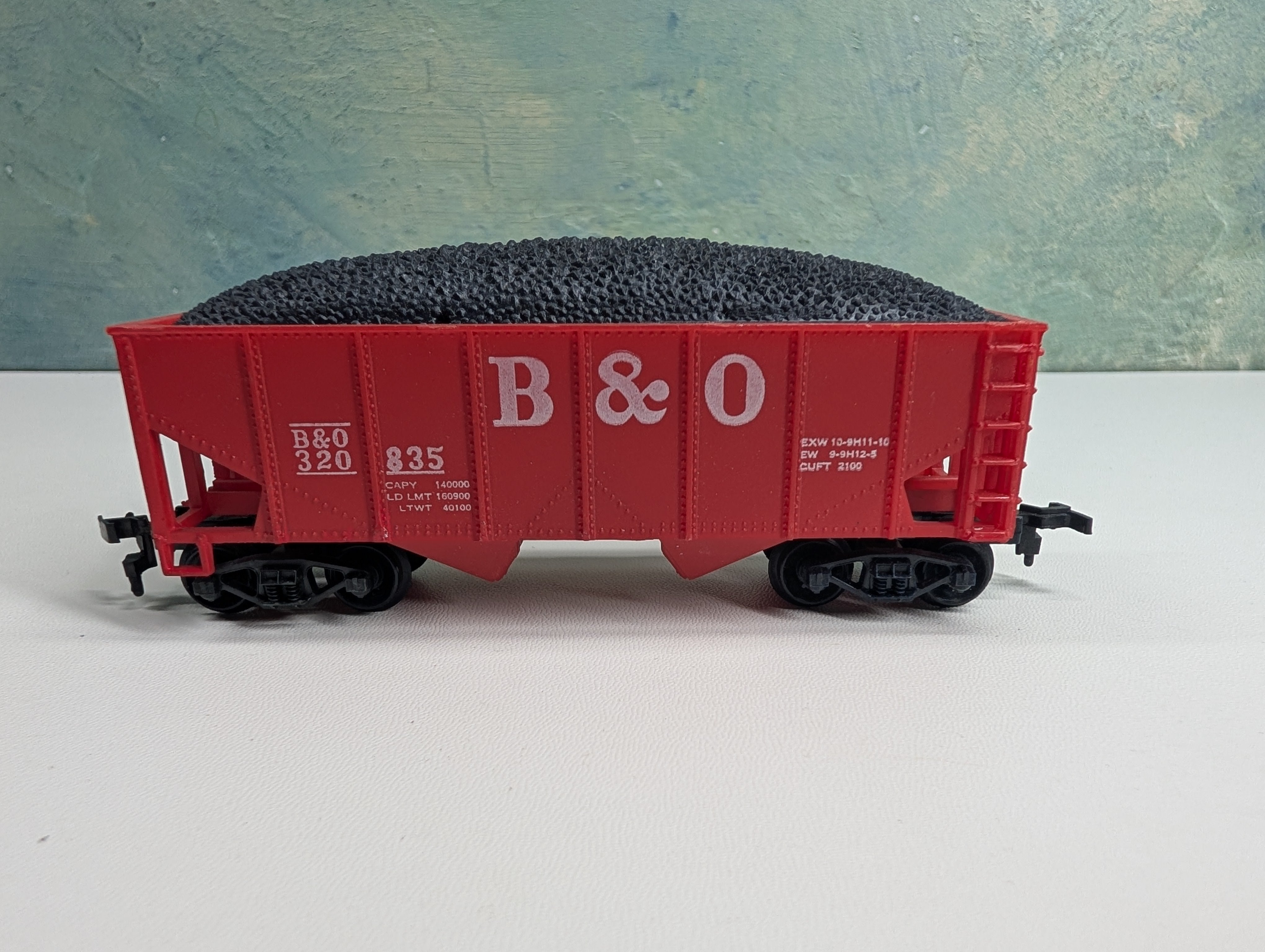 USED HO Scale 2 Bay Hopper w/ Coal Baltimore and Ohio B&O #320835