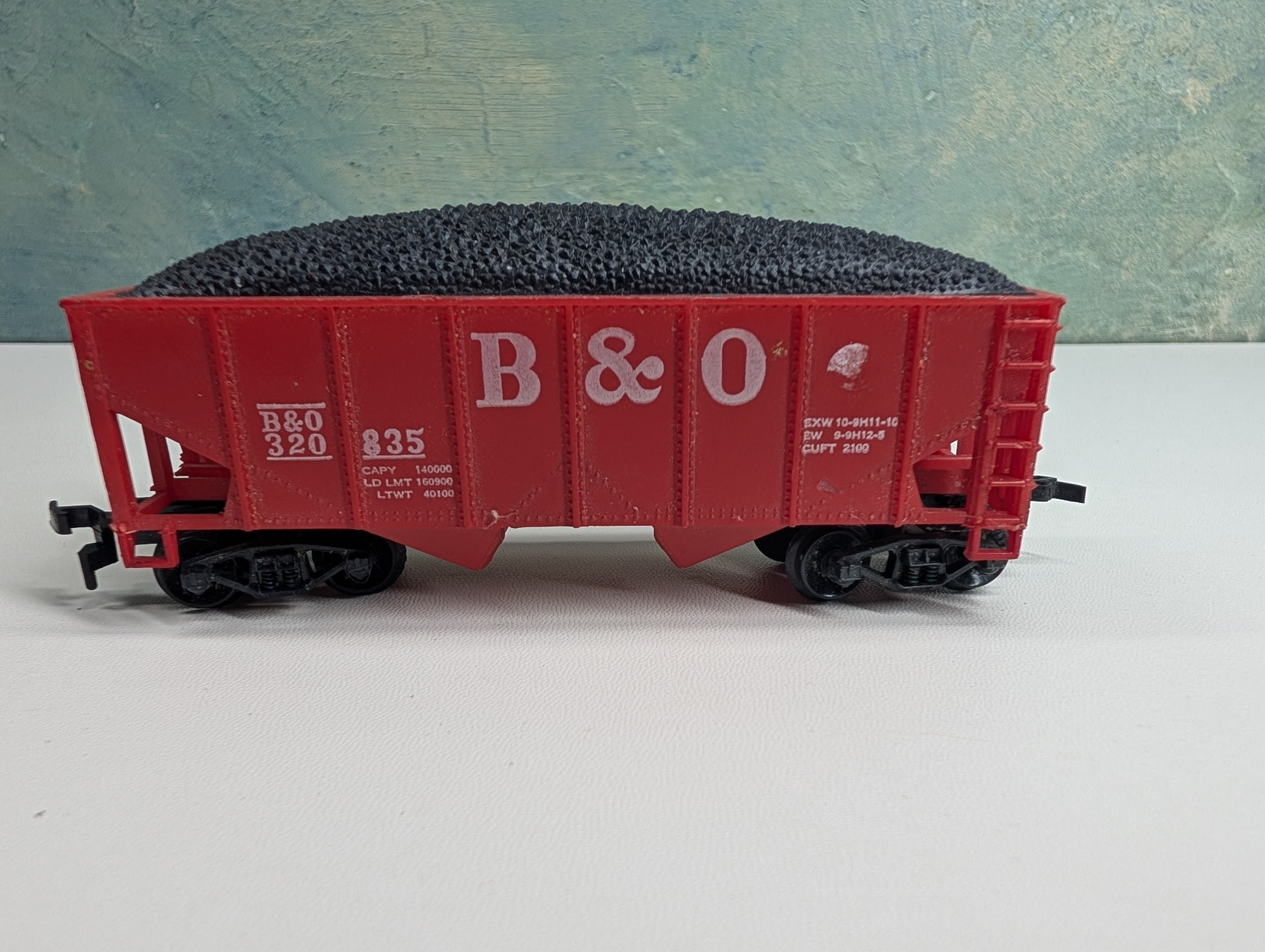 USED HO Scale 2 Bay Hopper w/ Coal Baltimore and Ohio B&O #320835