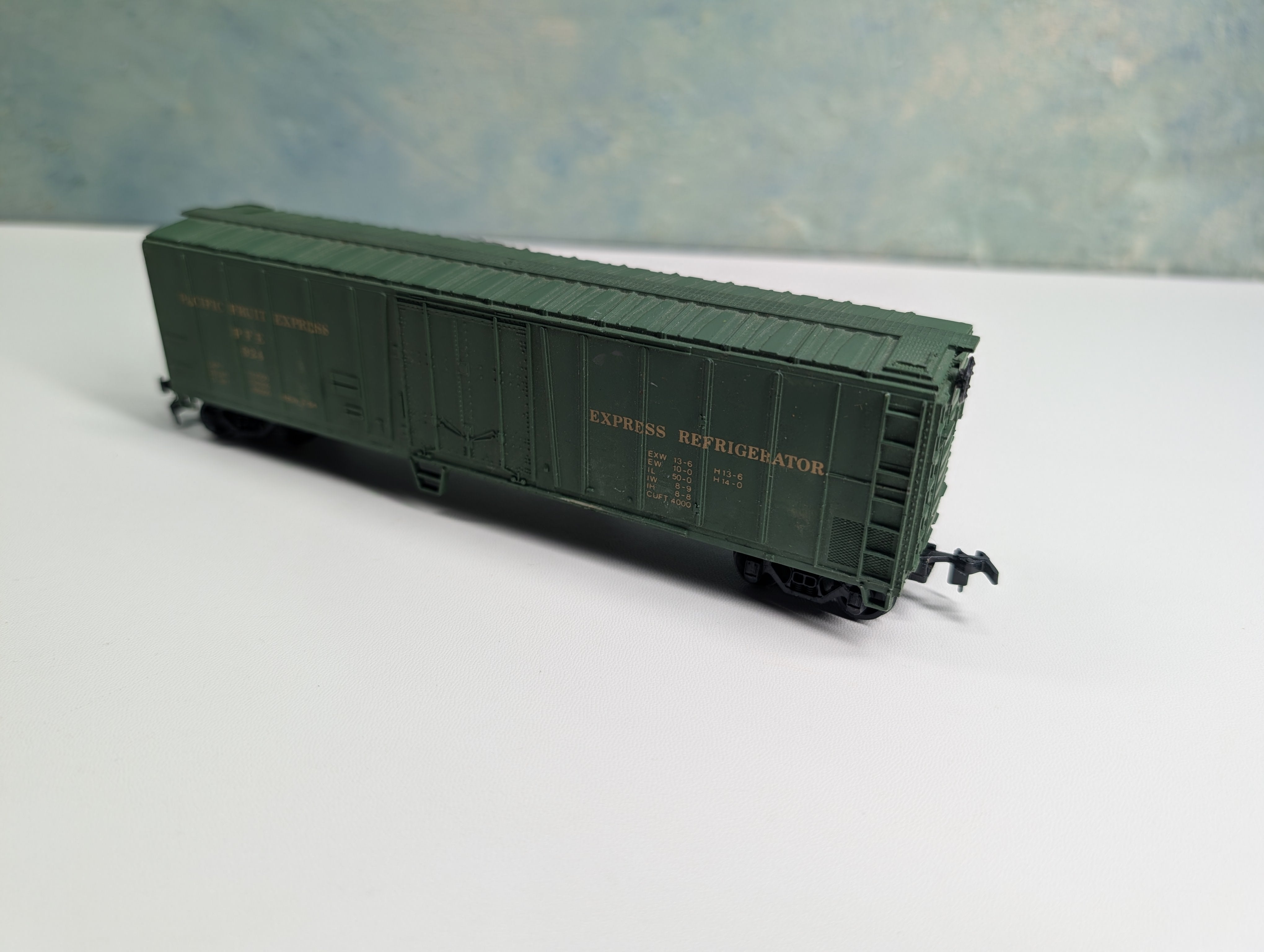 USED Bachmann HO Scale 50' Reefer Box Car Pacific Fruit Express PFE #924