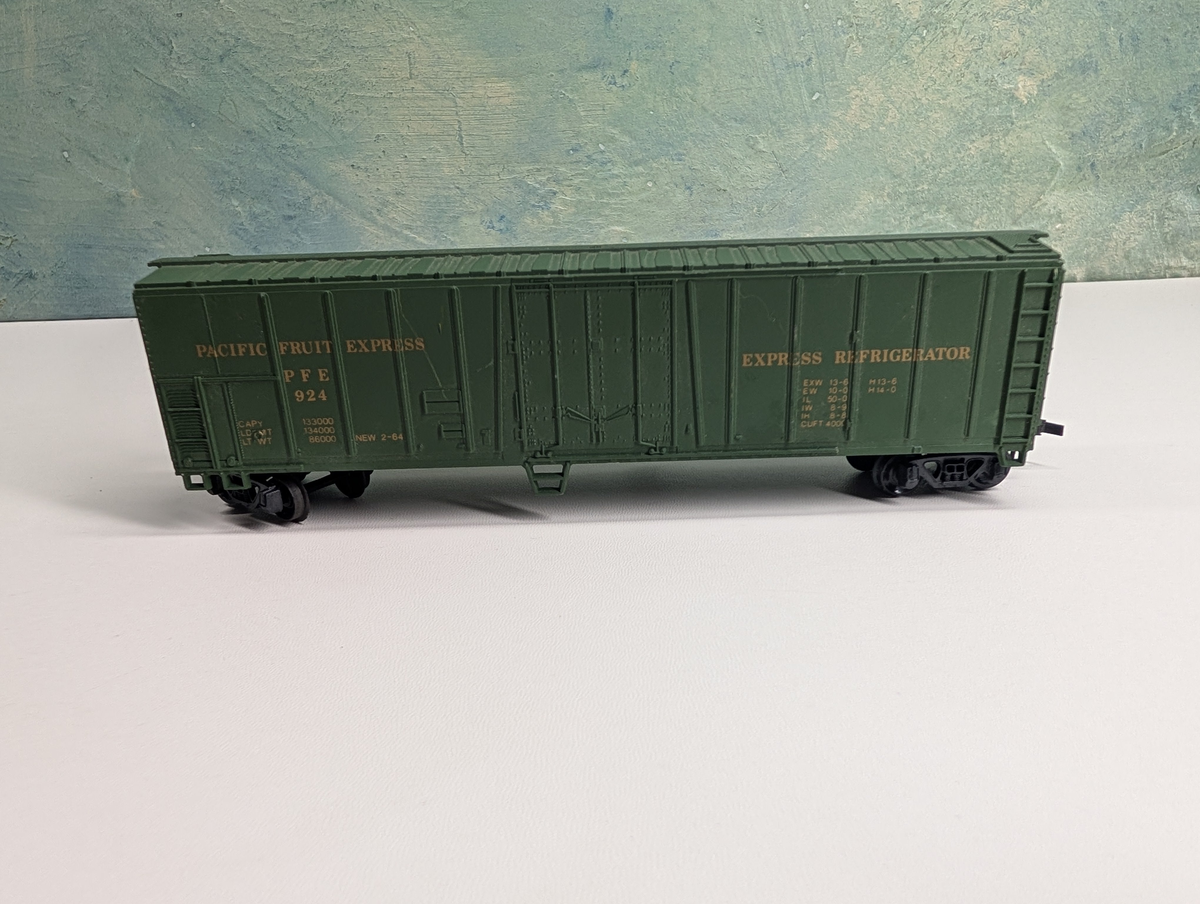 USED Bachmann HO Scale 50' Reefer Box Car Pacific Fruit Express PFE #924