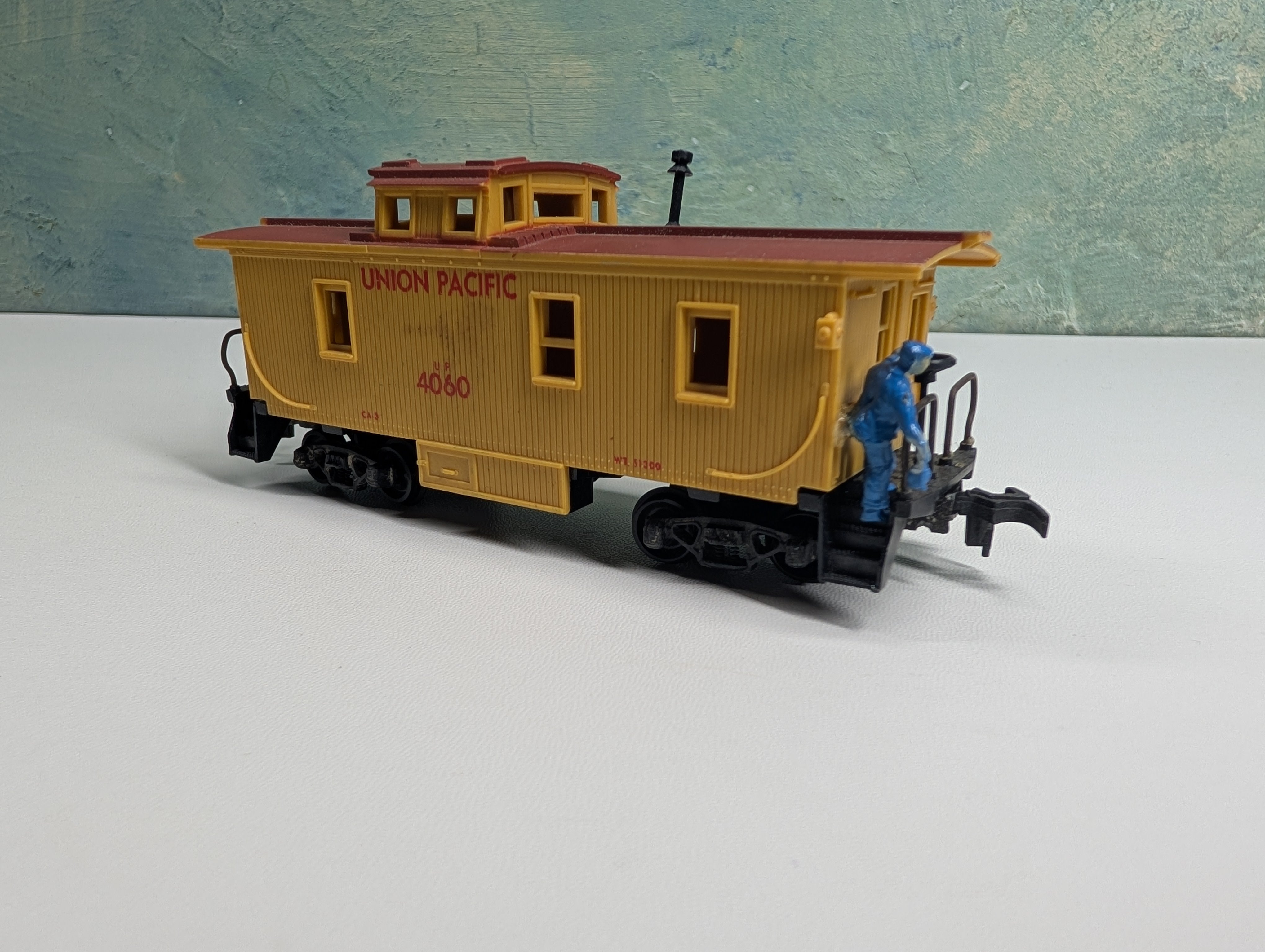 USED REVELL HO Scale Wooden Caboose Union Pacific UP #4060