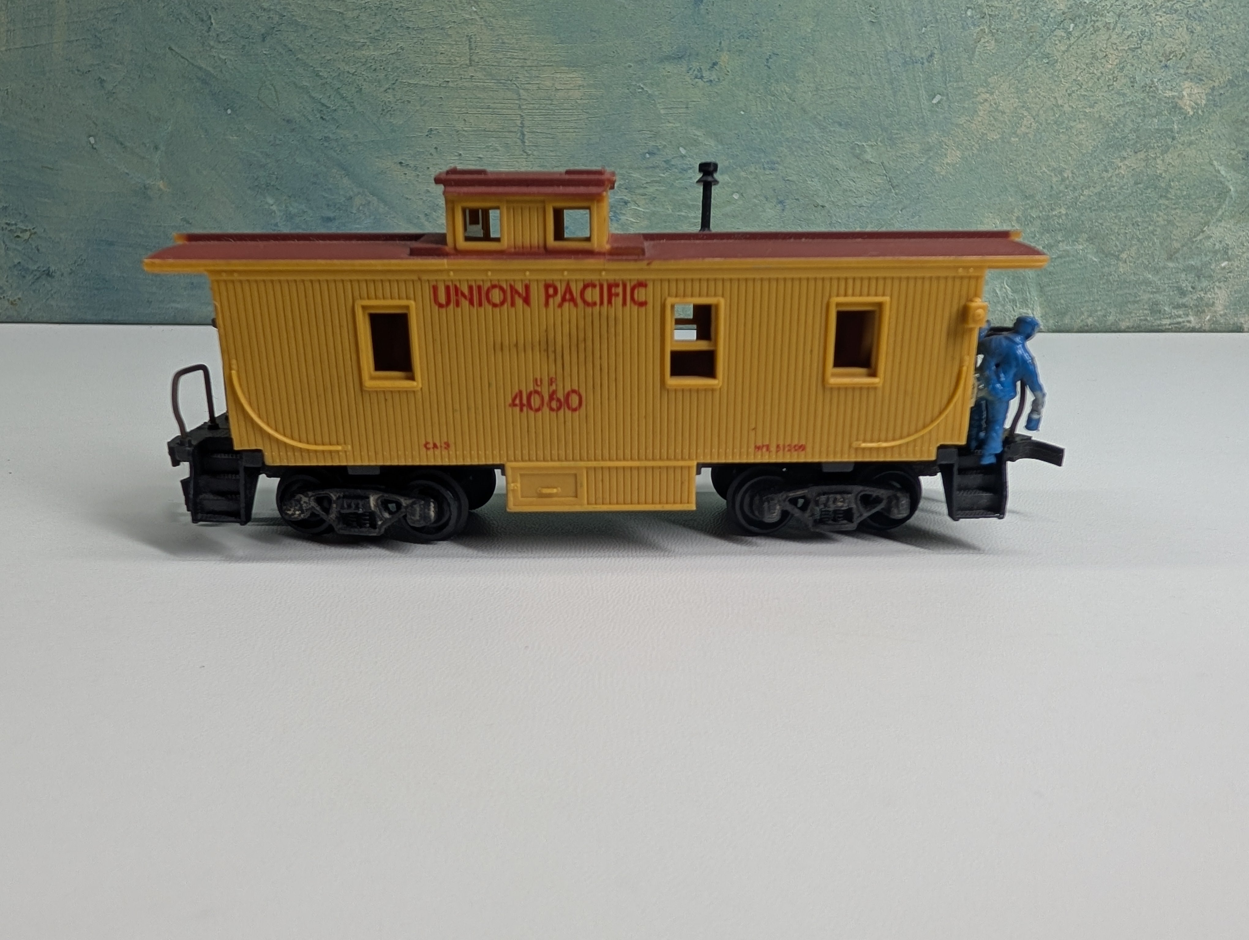 USED REVELL HO Scale Wooden Caboose Union Pacific UP #4060
