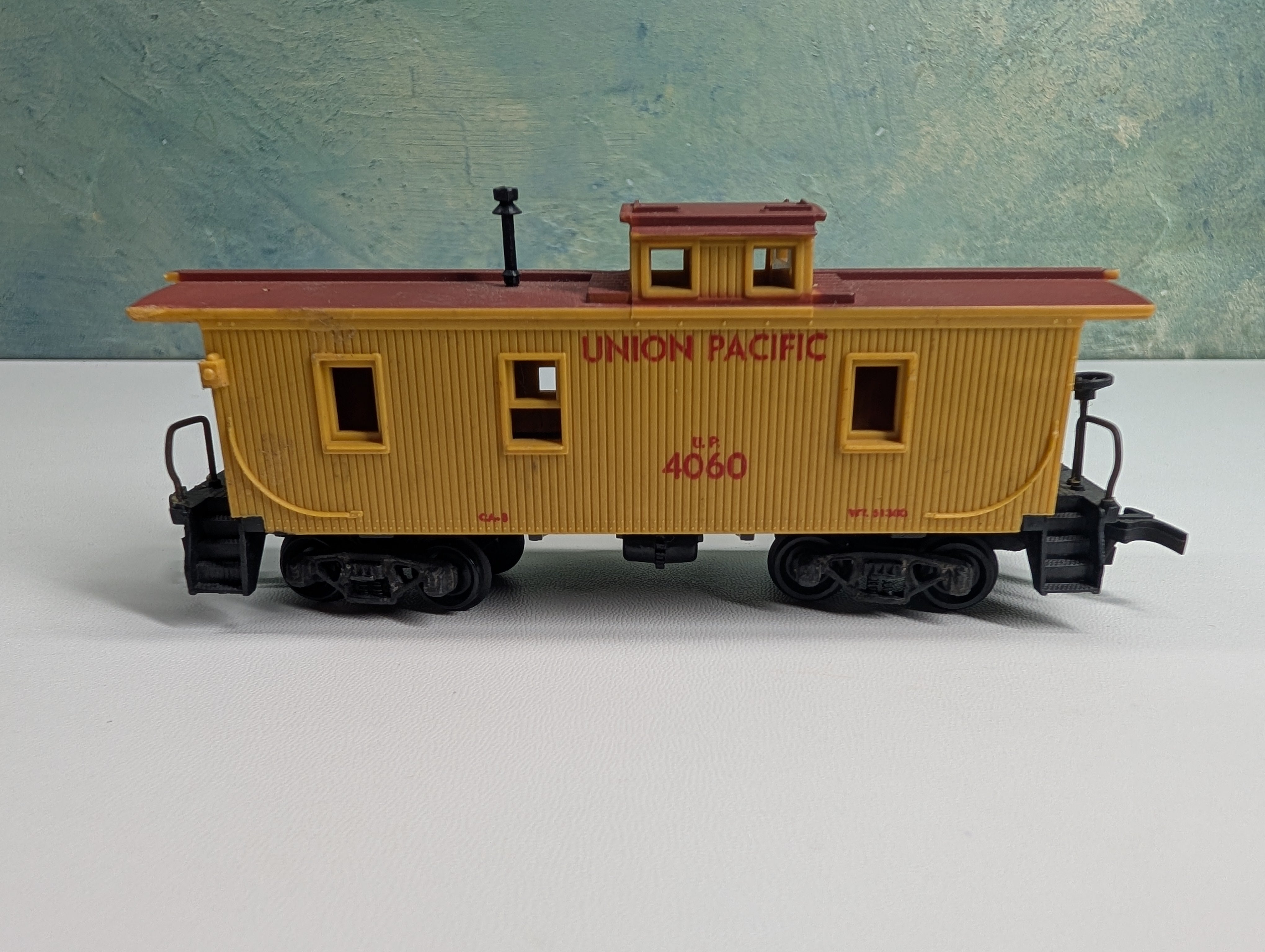 USED REVELL HO Scale Wooden Caboose Union Pacific UP #4060