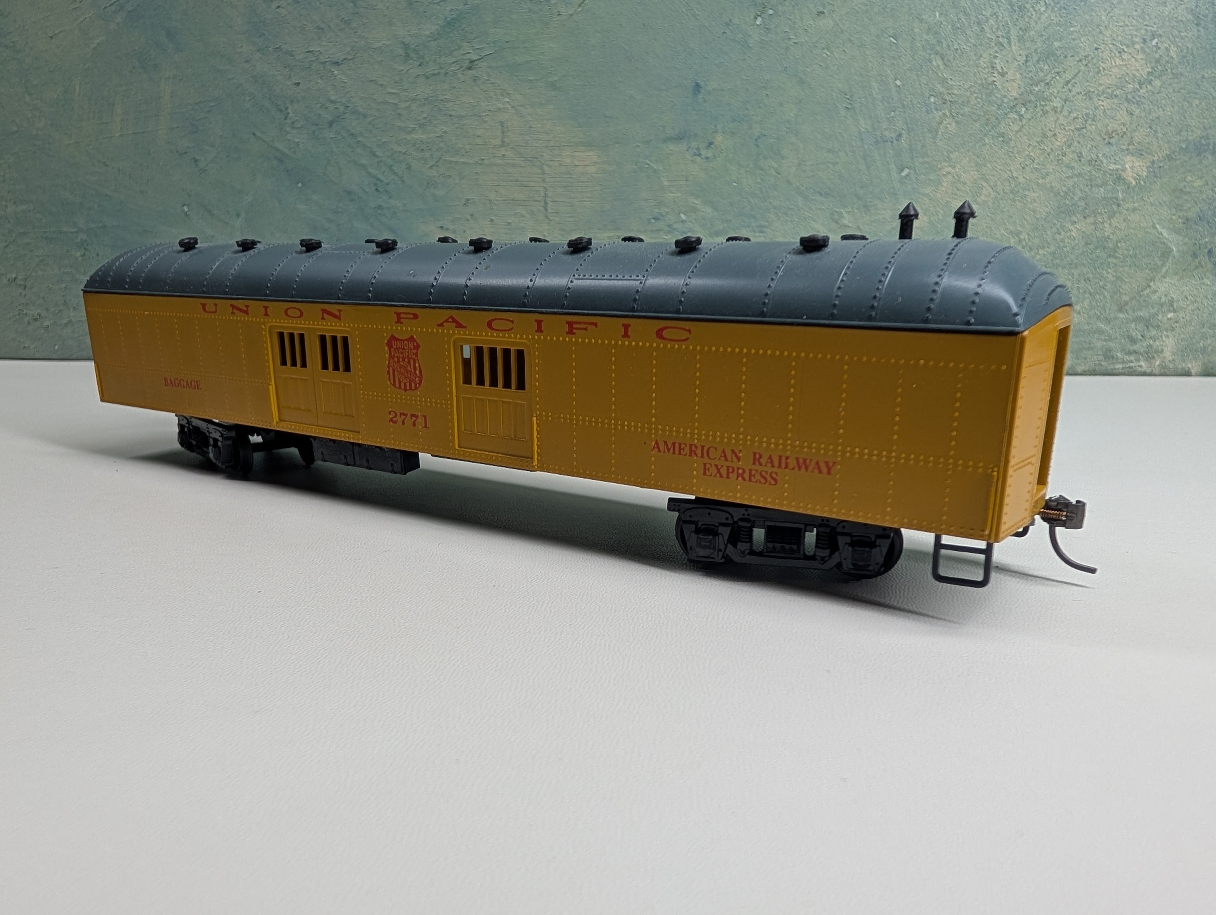 USED Roundhouse HO Scale Harriman Style Baggage Car Union Pacific UP #2771 American Railway Express