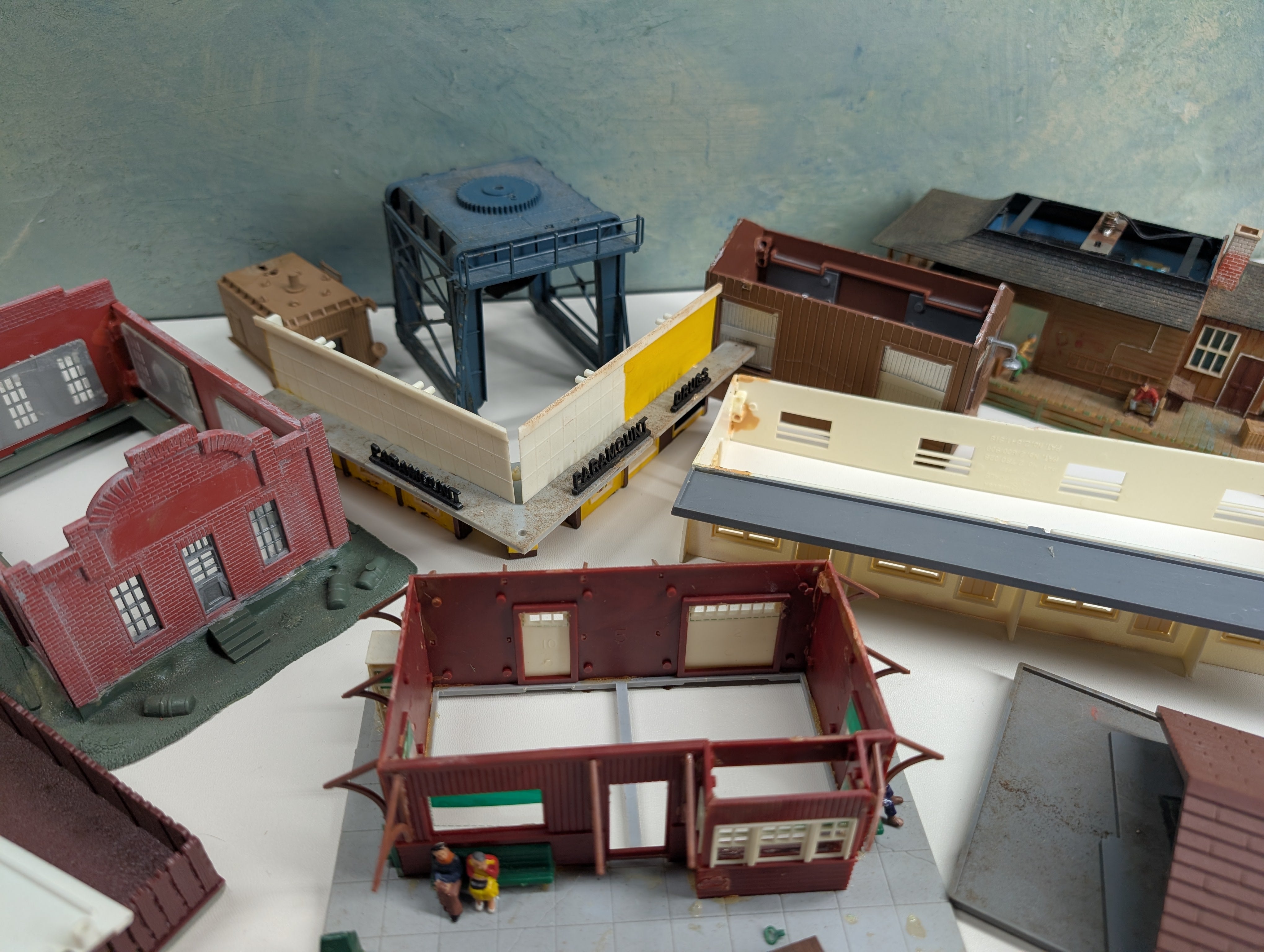 USED HO Scale Lot of Building Parts, Pieces and Partially Built Buildings