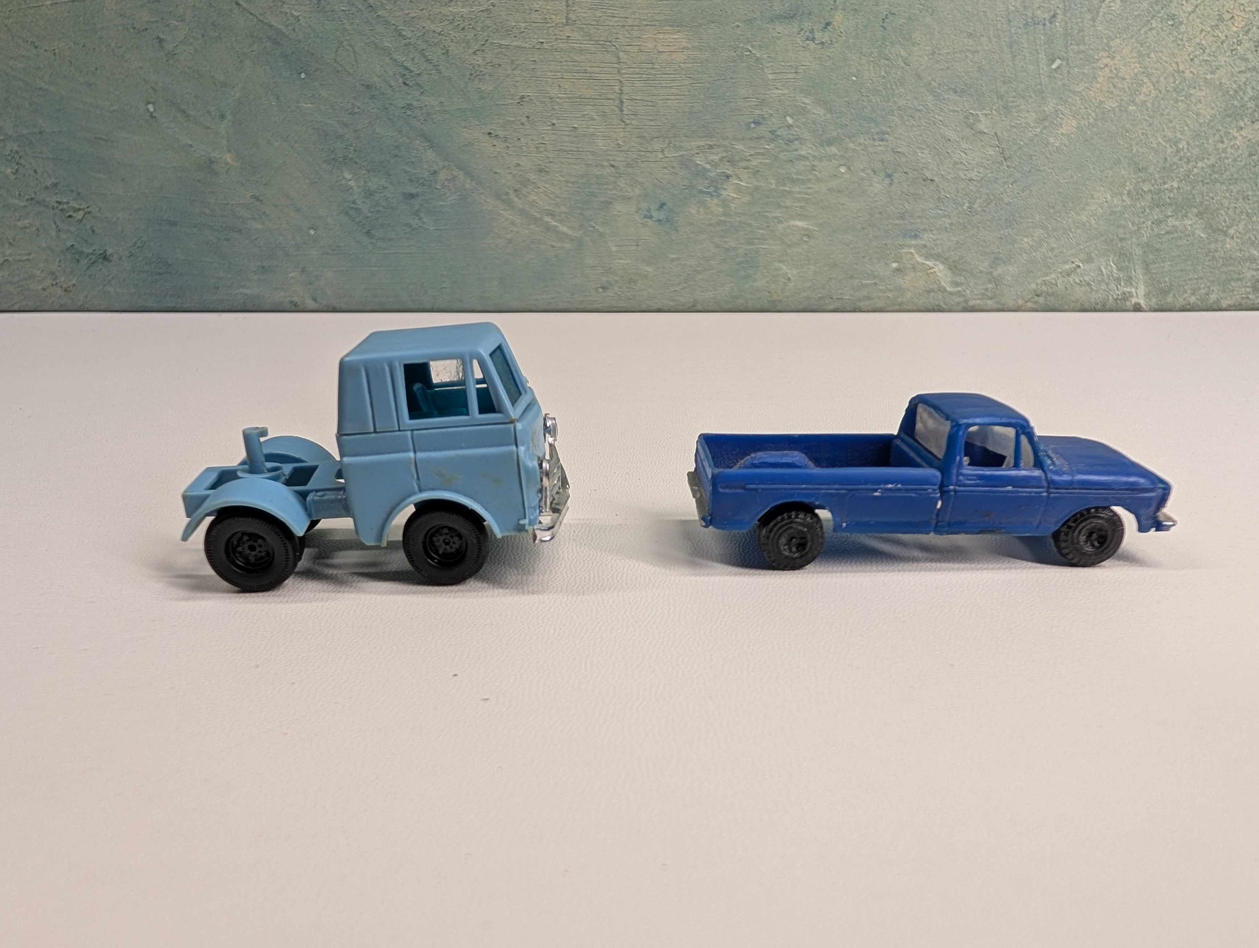 USED HO Scale 2 Blue Trucks