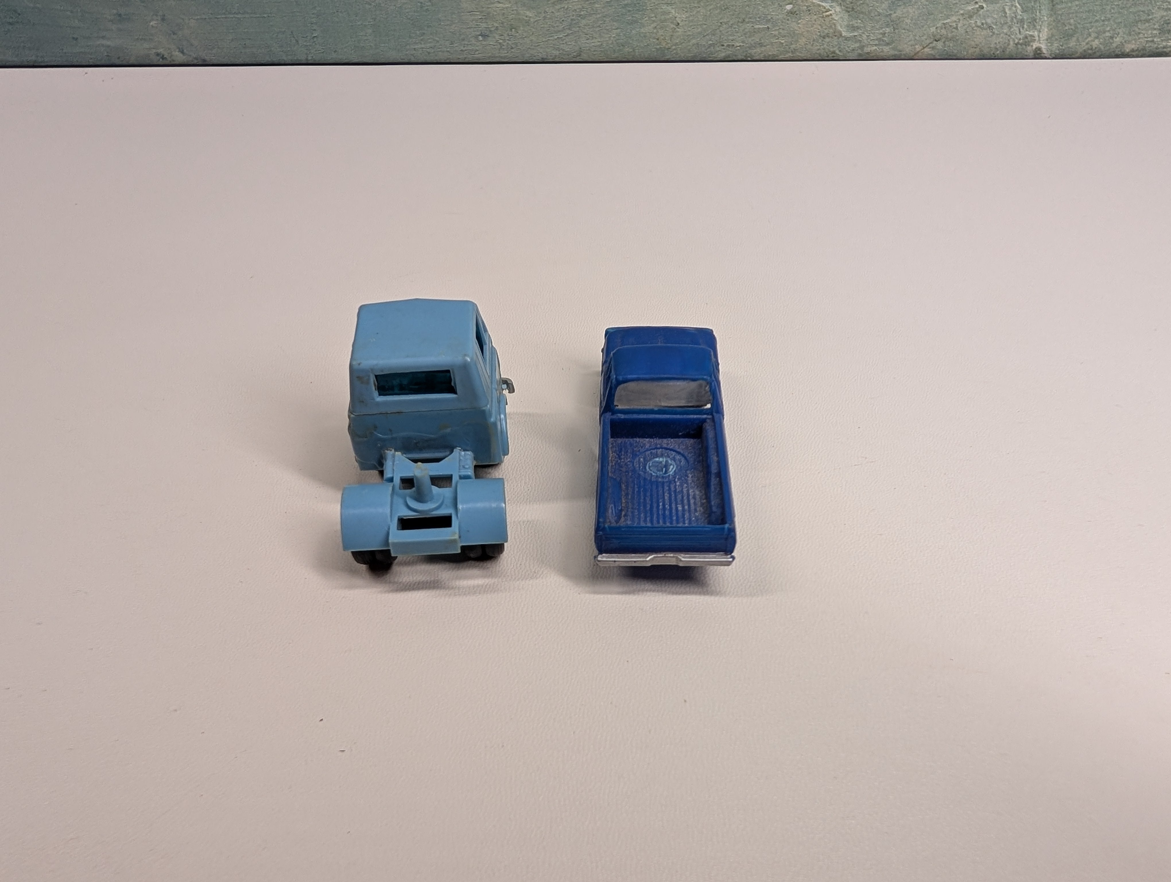 USED HO Scale 2 Blue Trucks