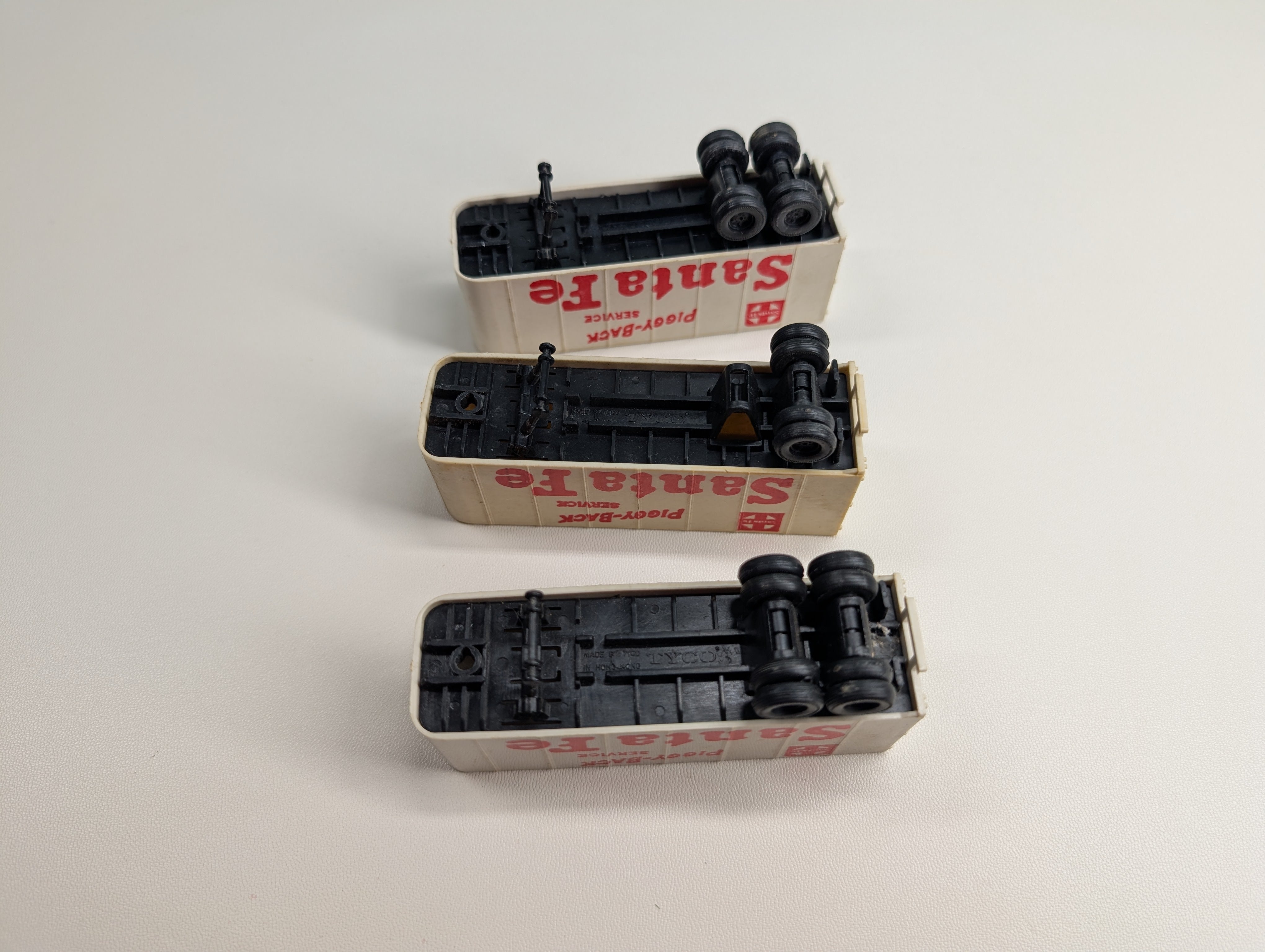 USED Tyco HO Scale Piggy Back Trailers Santa Fe (3 pcs)