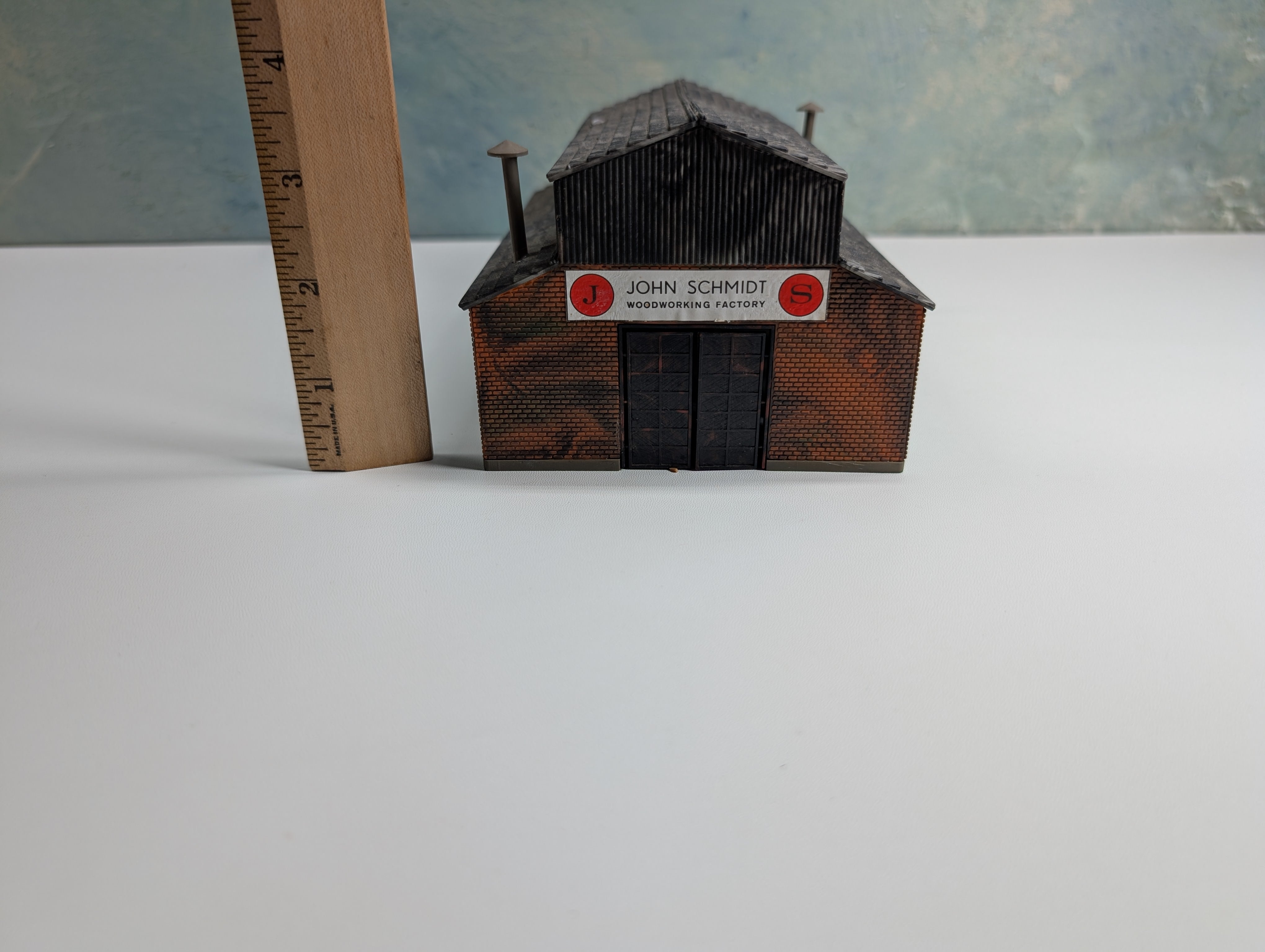 USED Heljan HO Scale John Schmidt Woodworking Factory, Brick