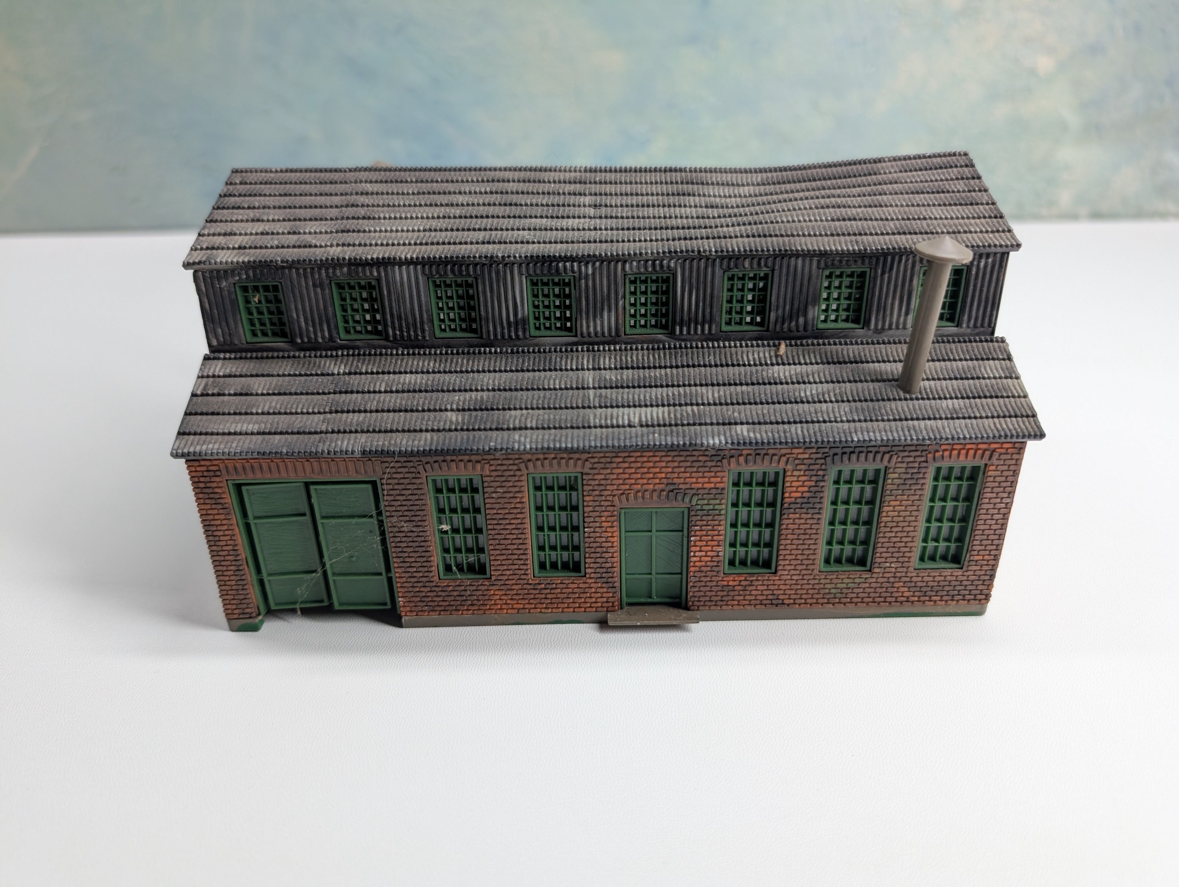 USED Heljan HO Scale John Schmidt Woodworking Factory, Brick