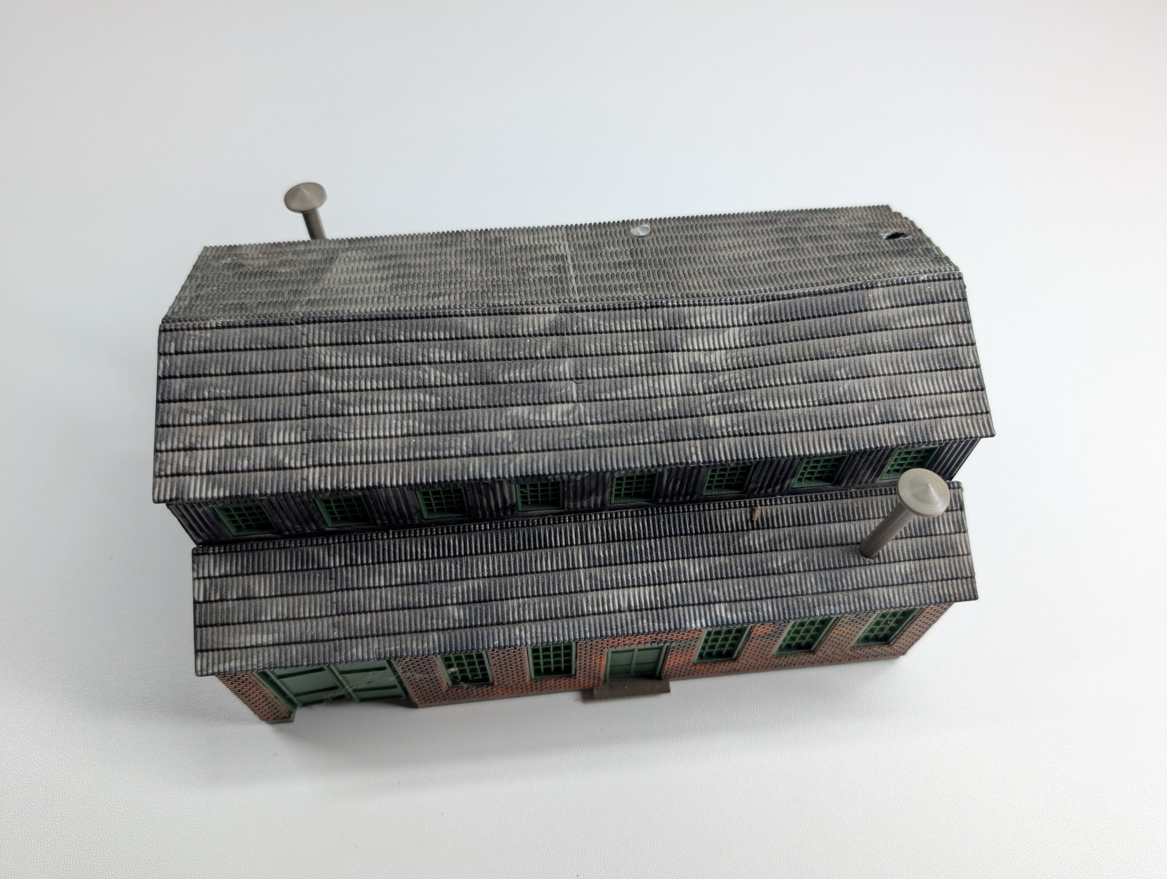 USED Heljan HO Scale John Schmidt Woodworking Factory, Brick