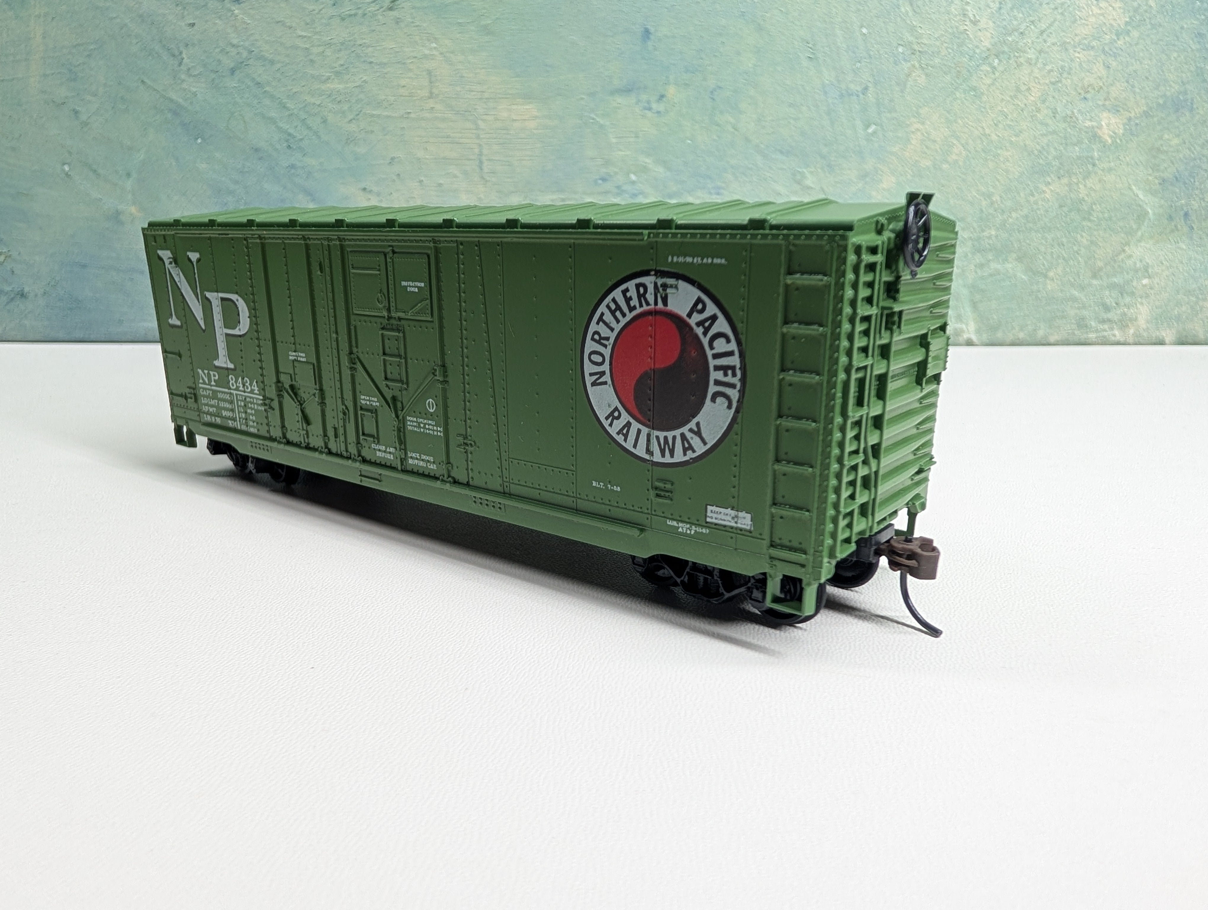 USED Athearn HO Scale 40' Box Car Northern Pacific NP #8434