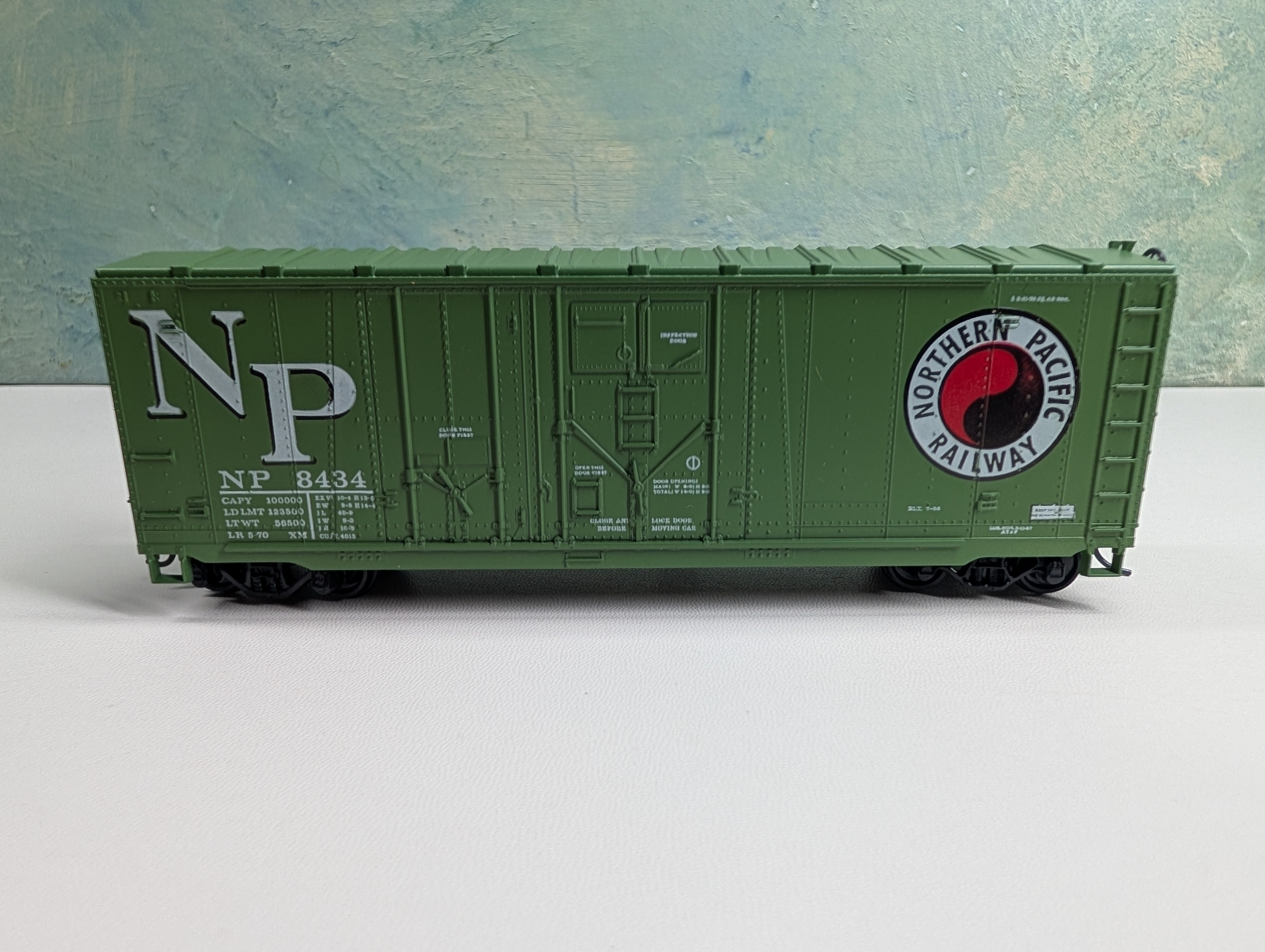 USED Athearn HO Scale 40' Box Car Northern Pacific NP #8434