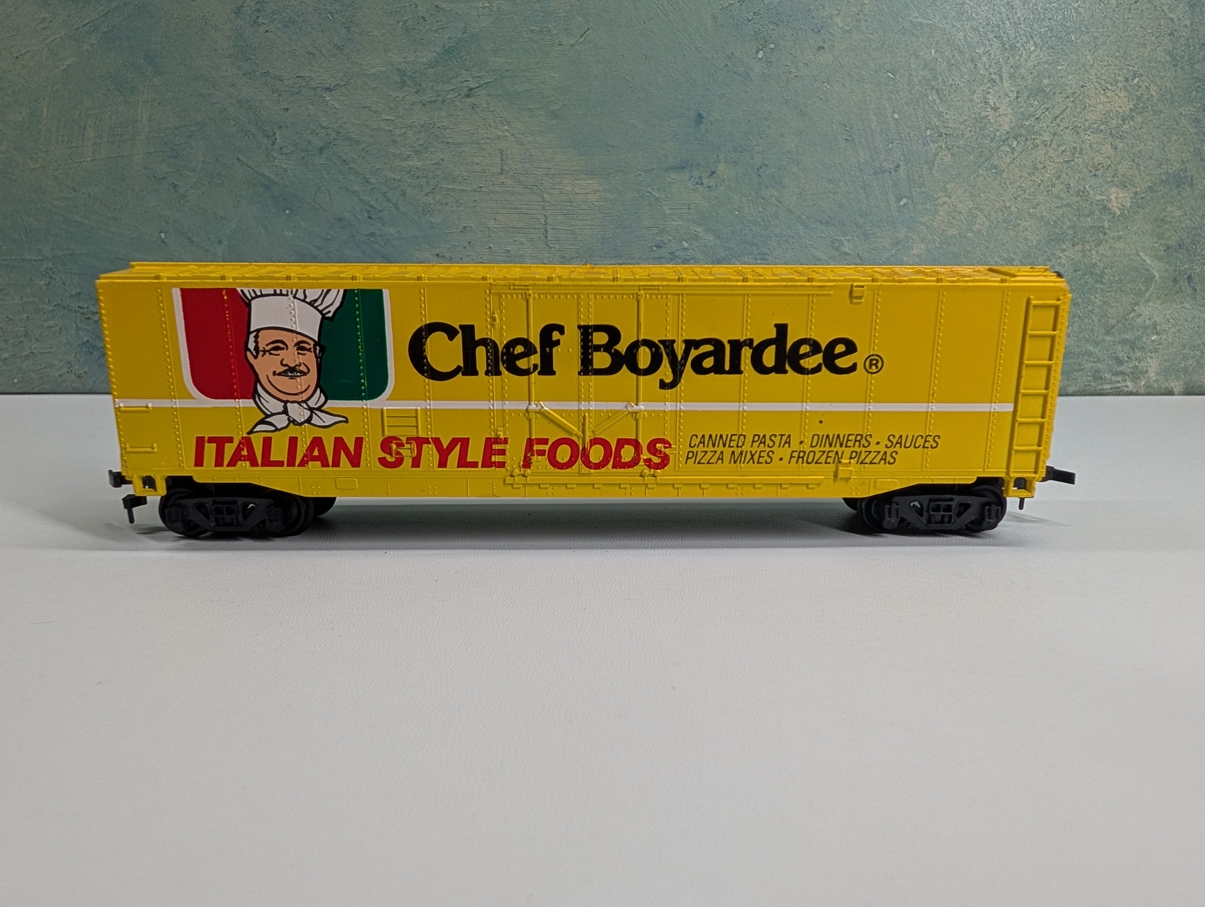 USED Bachmann HO Scale 50' Billboard Box Car Chef Boyardee
