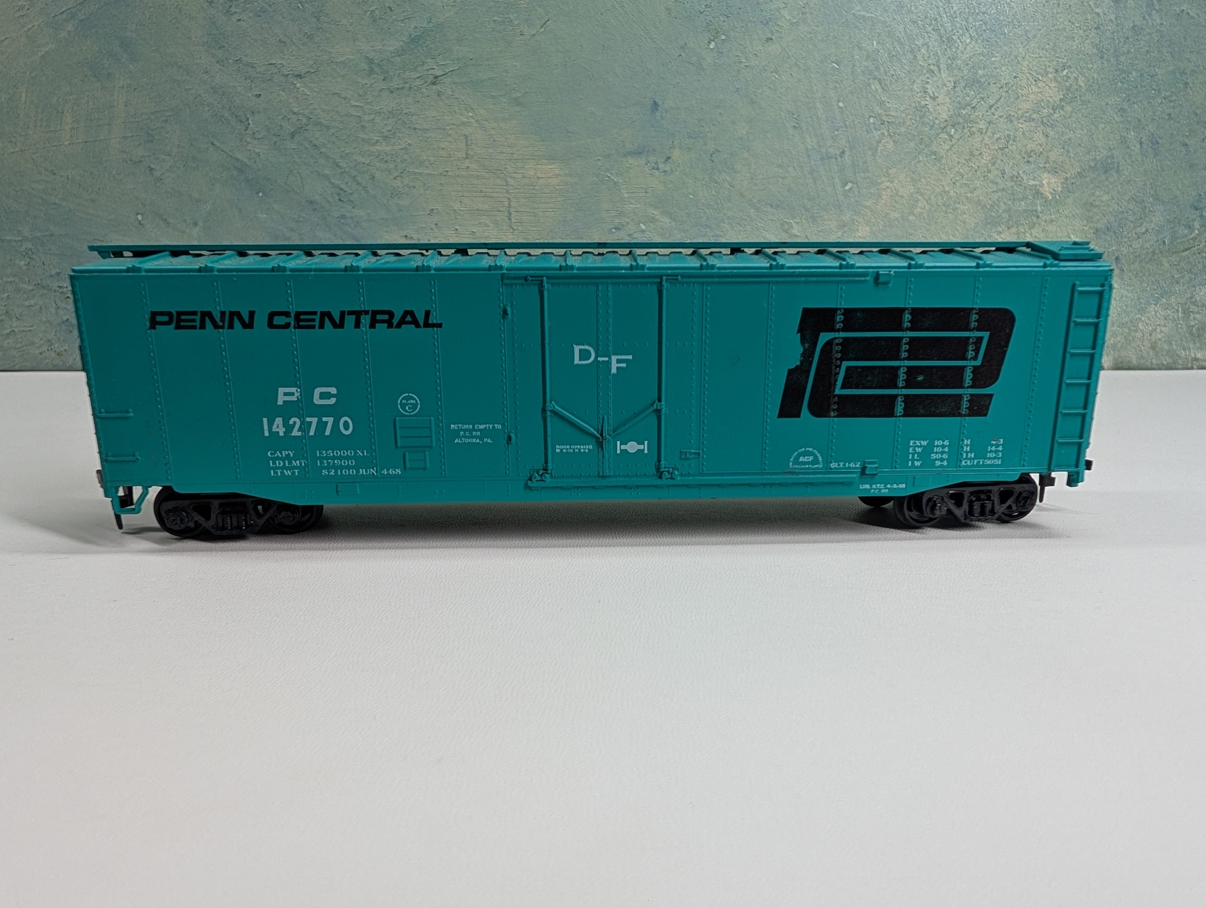 USED Athearn HO Scale 50' Box Car Penn Central PC #142770