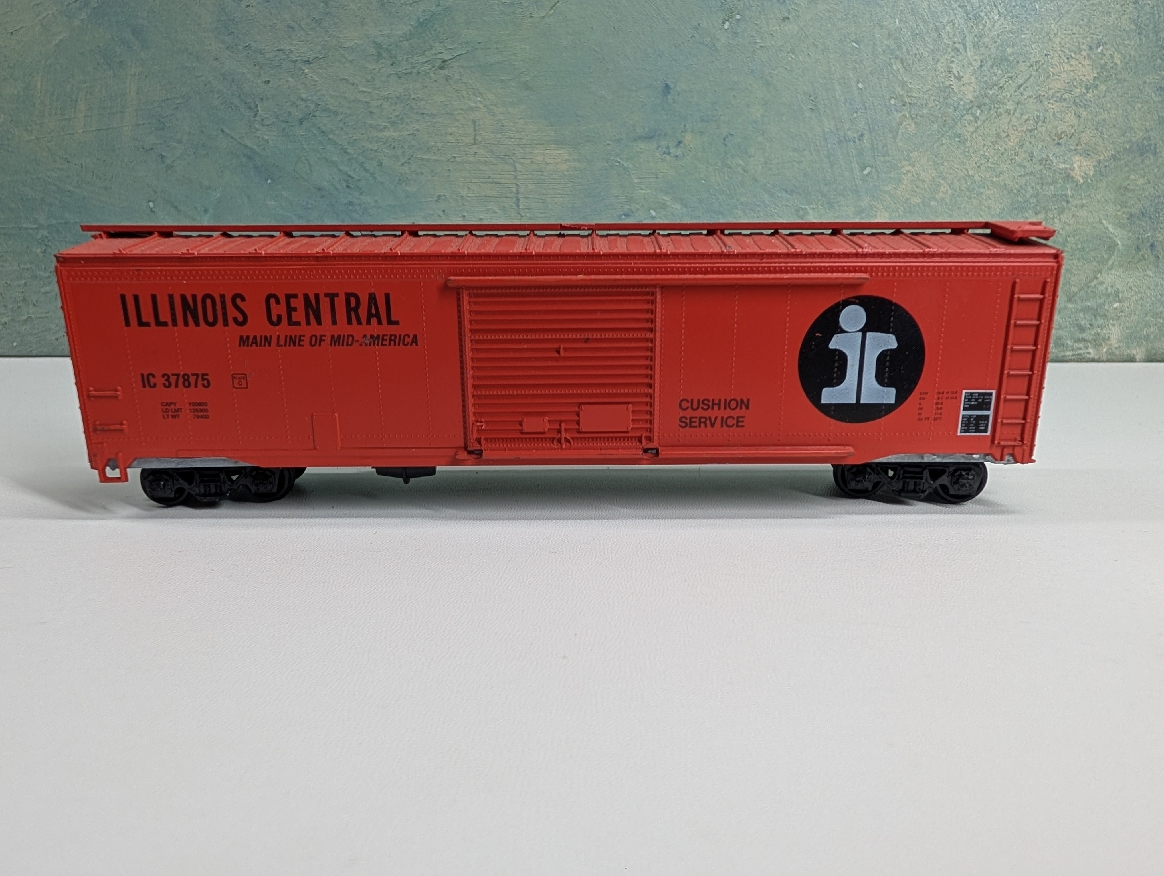 USED Roundhouse HO Scale 50' Box Car Illinois Central IC #37875
