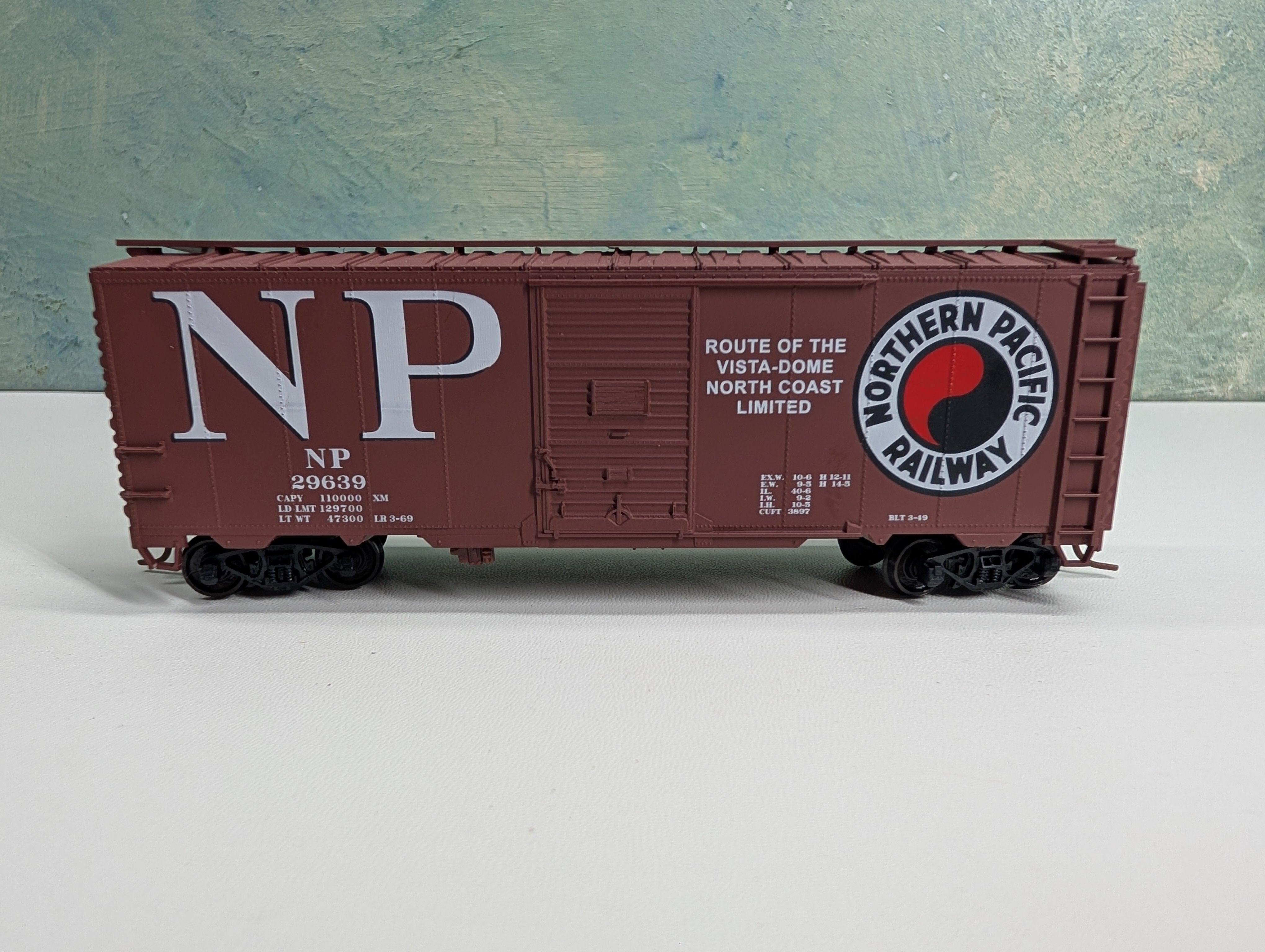 USED Accurail HO Scale 40' Box Car Northern Pacific NP #29639