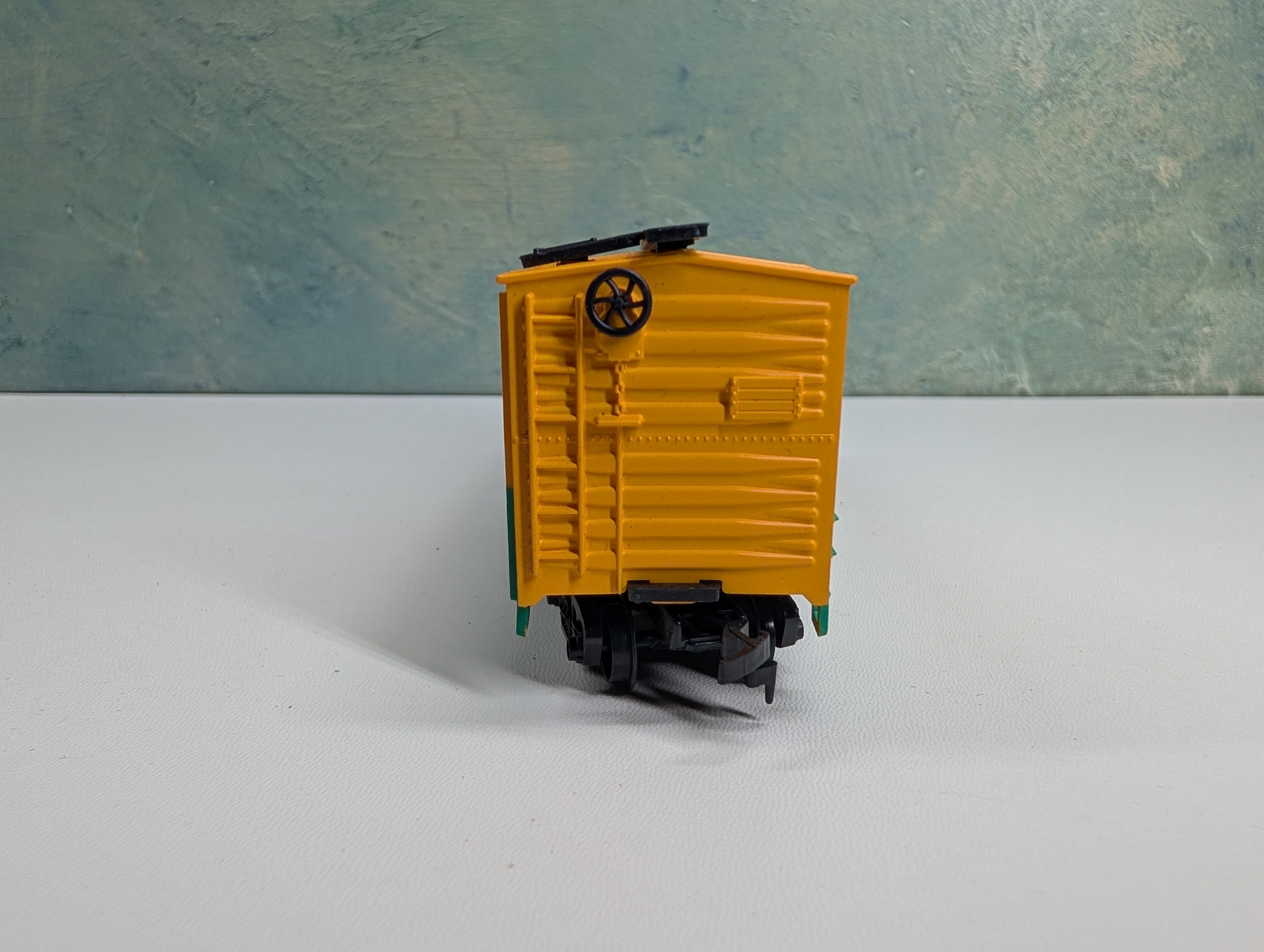 USED AHM HO Scale 40' Wooden Box Car Rutland #100