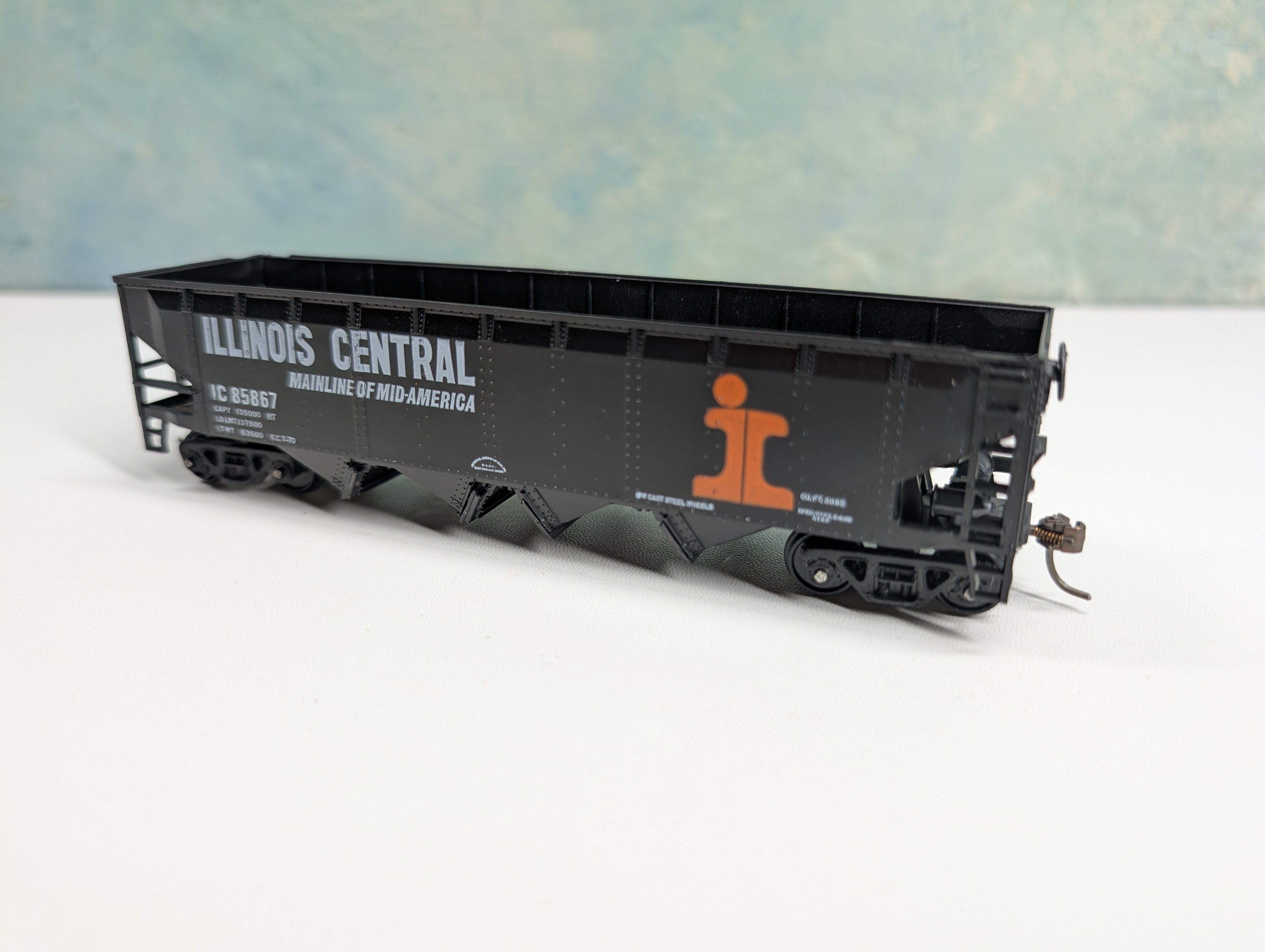 USED Athearn HO Scale Quad Hopper Illinois Central IC #85867 Roller Bearing Trucks