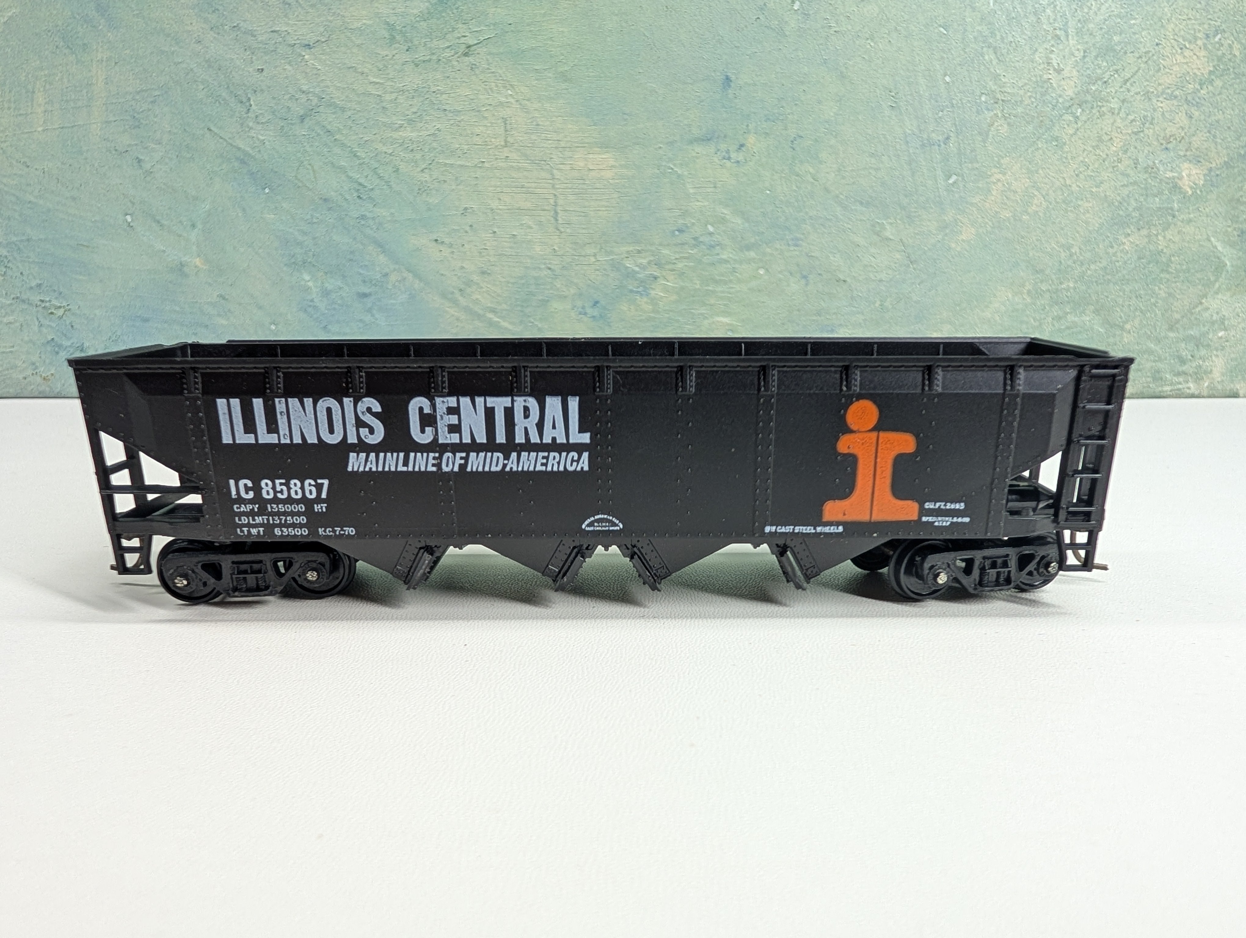 USED Athearn HO Scale Quad Hopper Illinois Central IC #85867 Roller Bearing Trucks