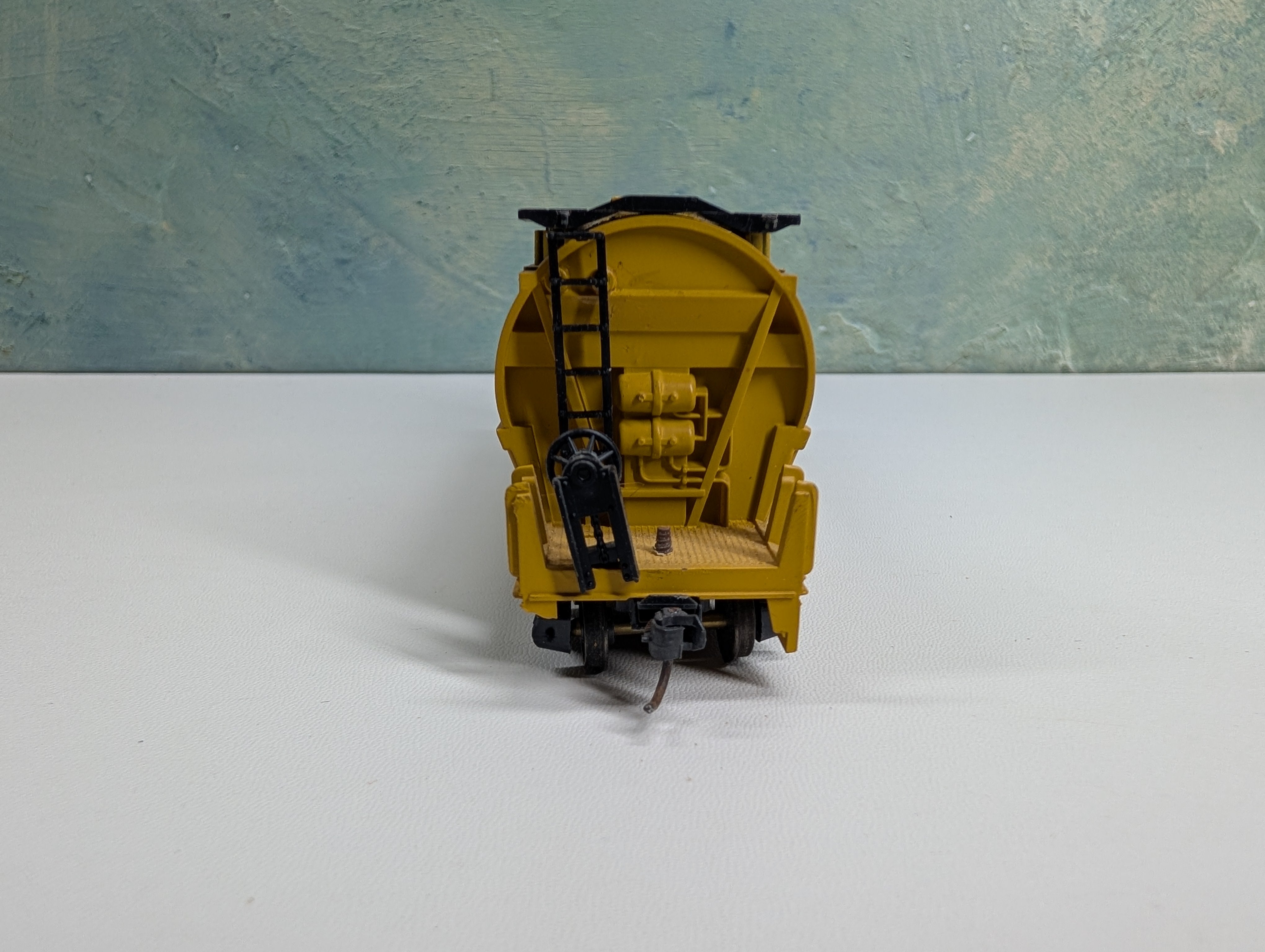 USED AHM HO Scale 4 Bay ACF Centerflow Shell Chemical SCPX #5220