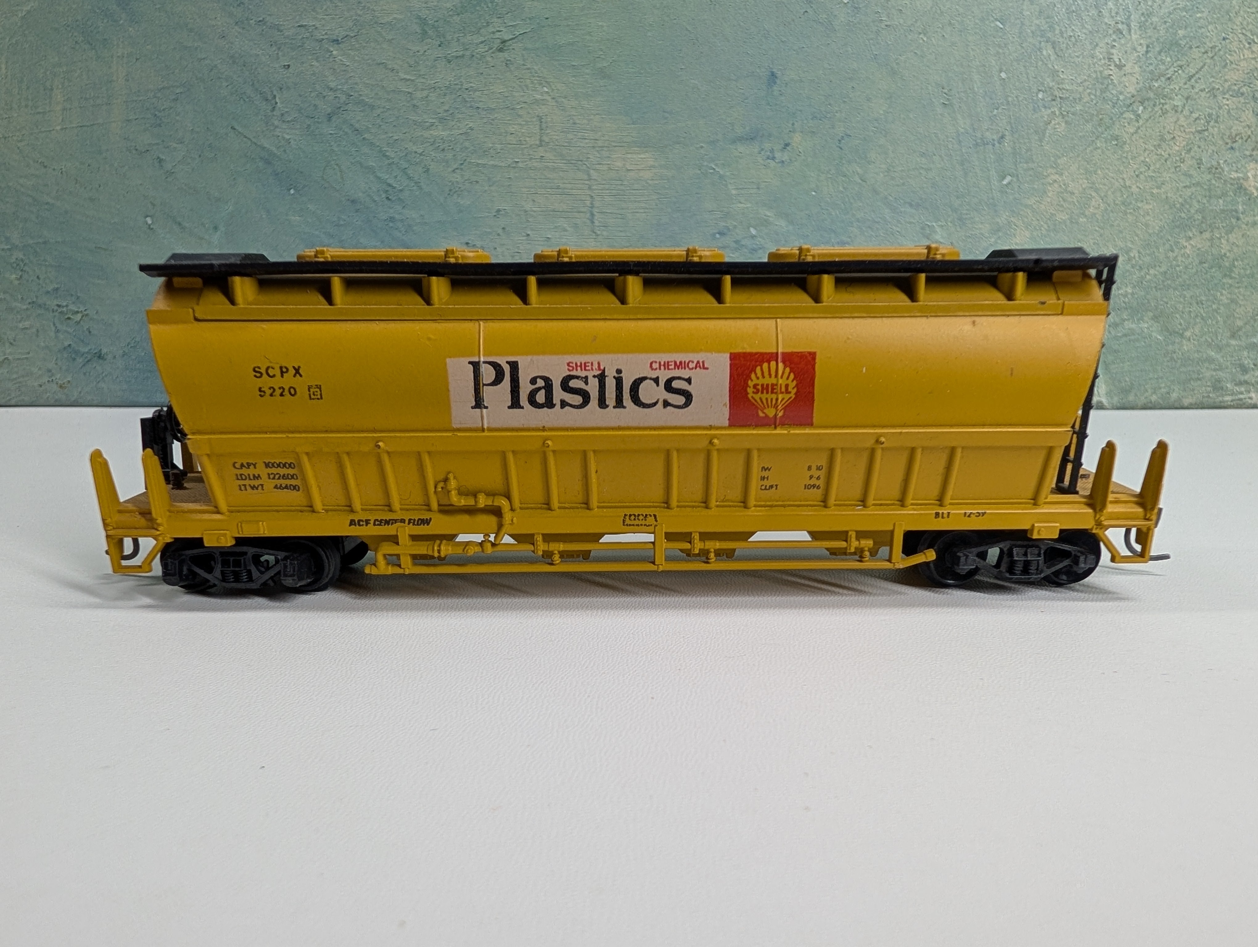 USED AHM HO Scale 4 Bay ACF Centerflow Shell Chemical SCPX #5220