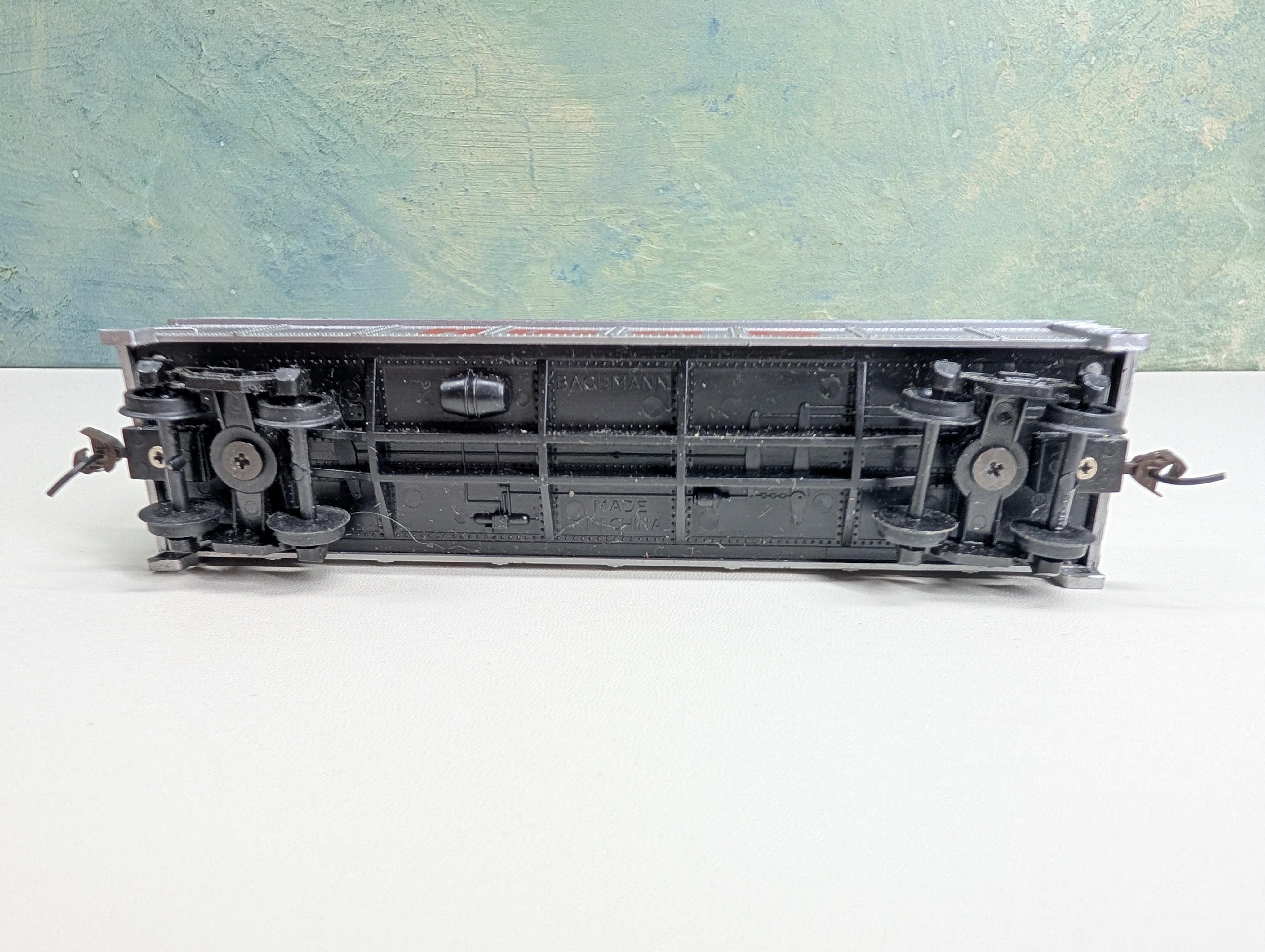 USED Bachmann HO Scale 40' Gondola Huggies