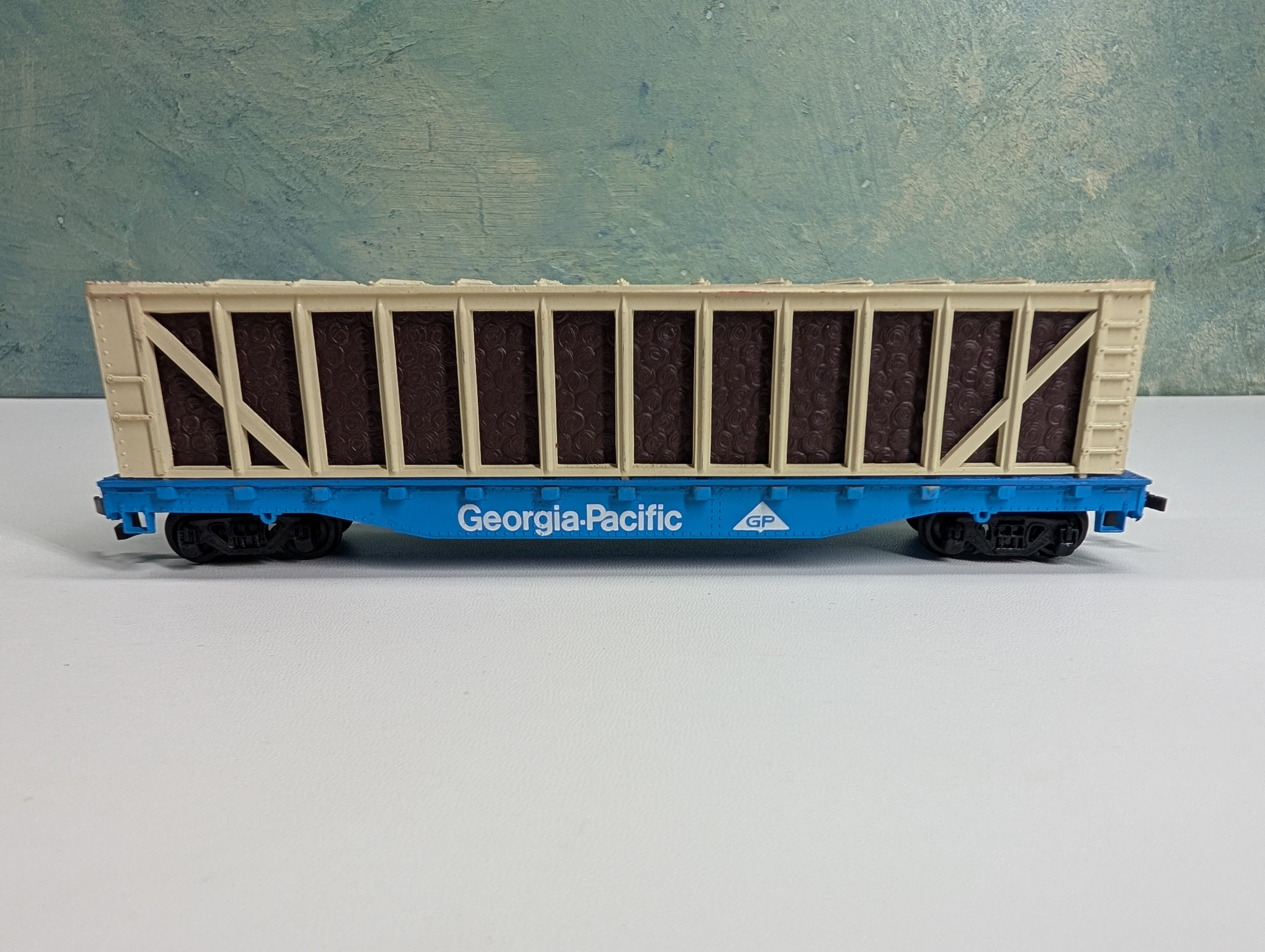 USED Bachmann HO Scale 50' Pulpwood Rack Flat Car Georgia Pacific GP