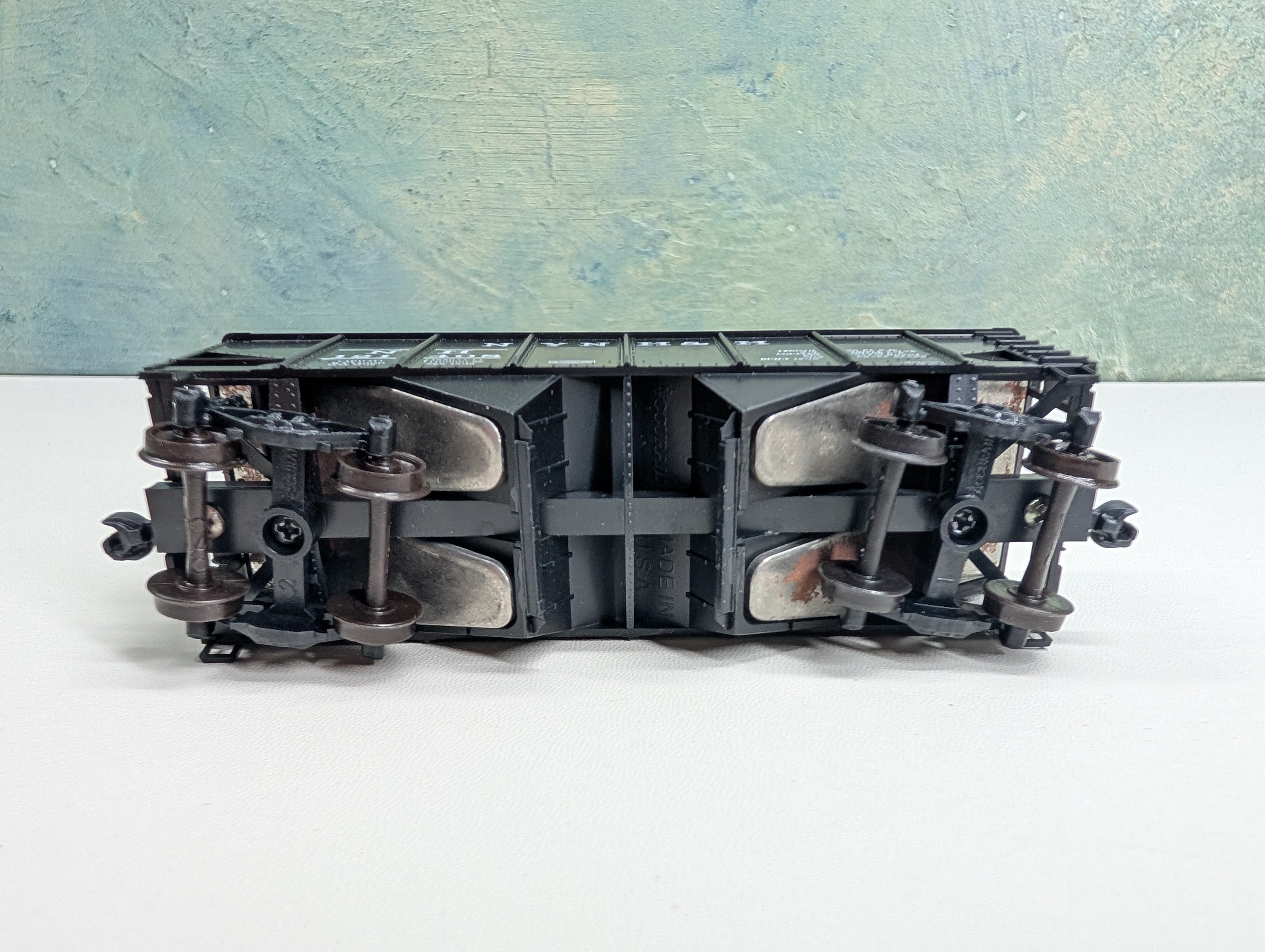 USED Accurail HO Scale 2 Bay Hopper New Haven NH #121408