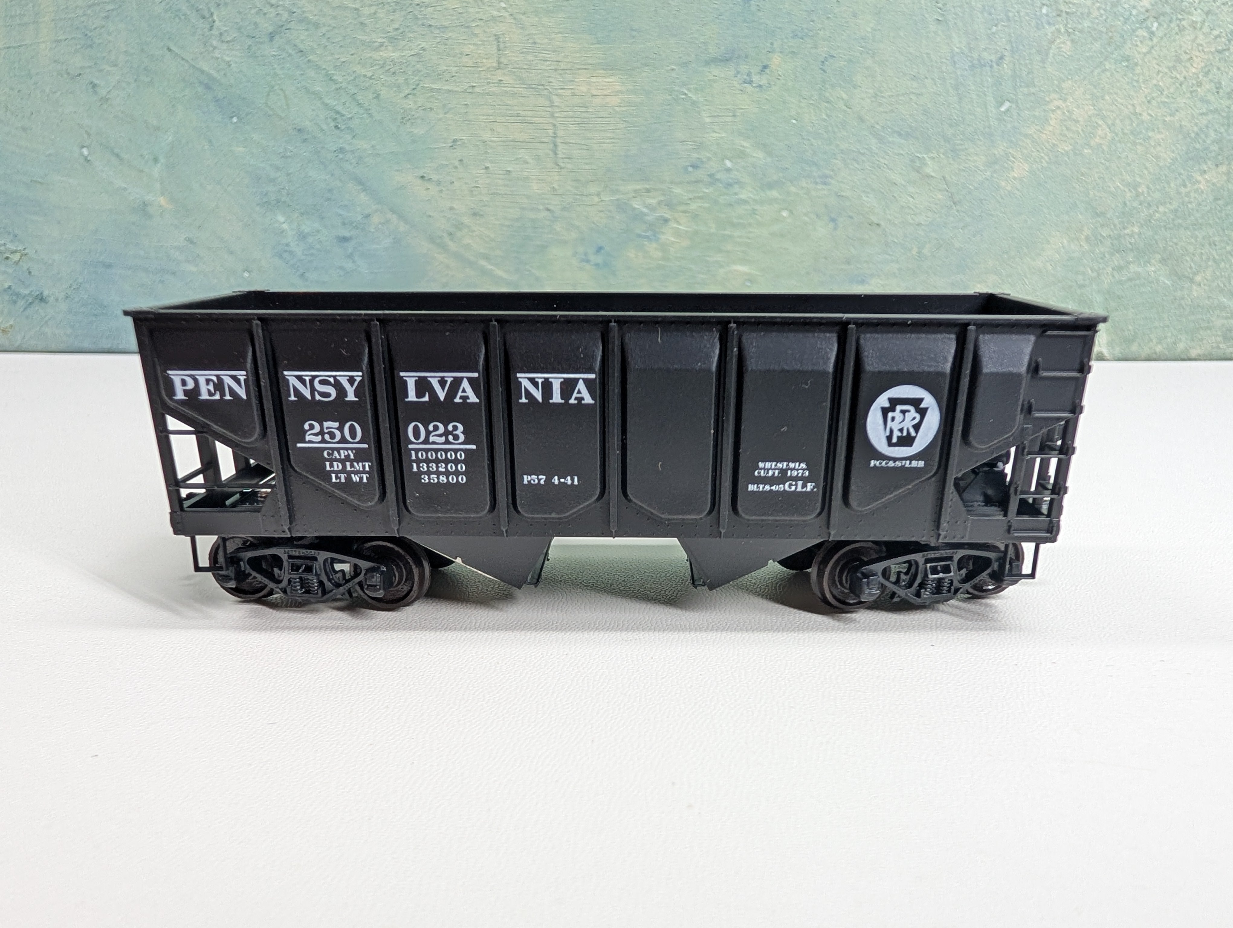 USED Accurail HO Scale 2 Bay Hopper Pennsylvania PRR #250023