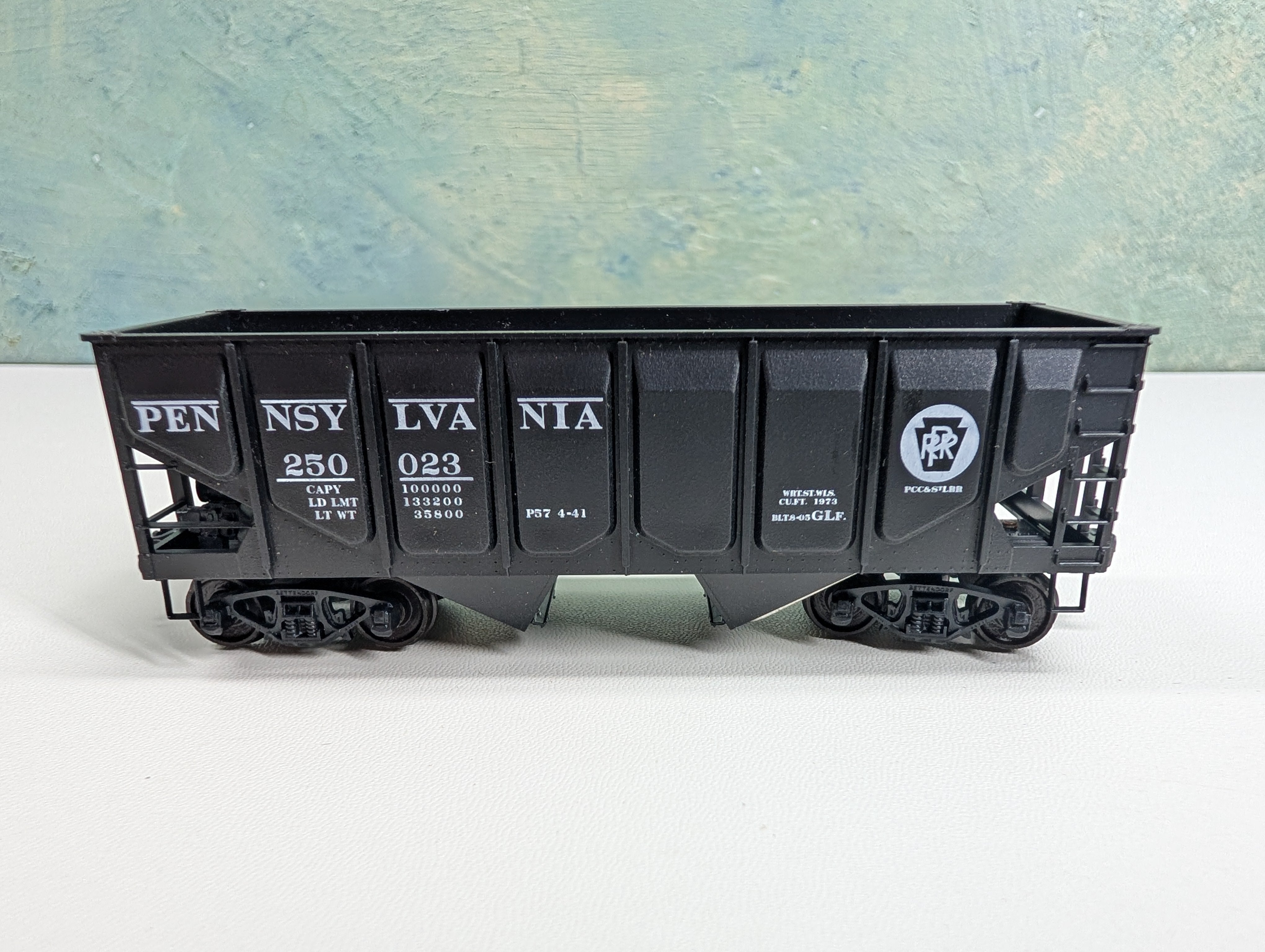 USED Accurail HO Scale 2 Bay Hopper Pennsylvania PRR #250023