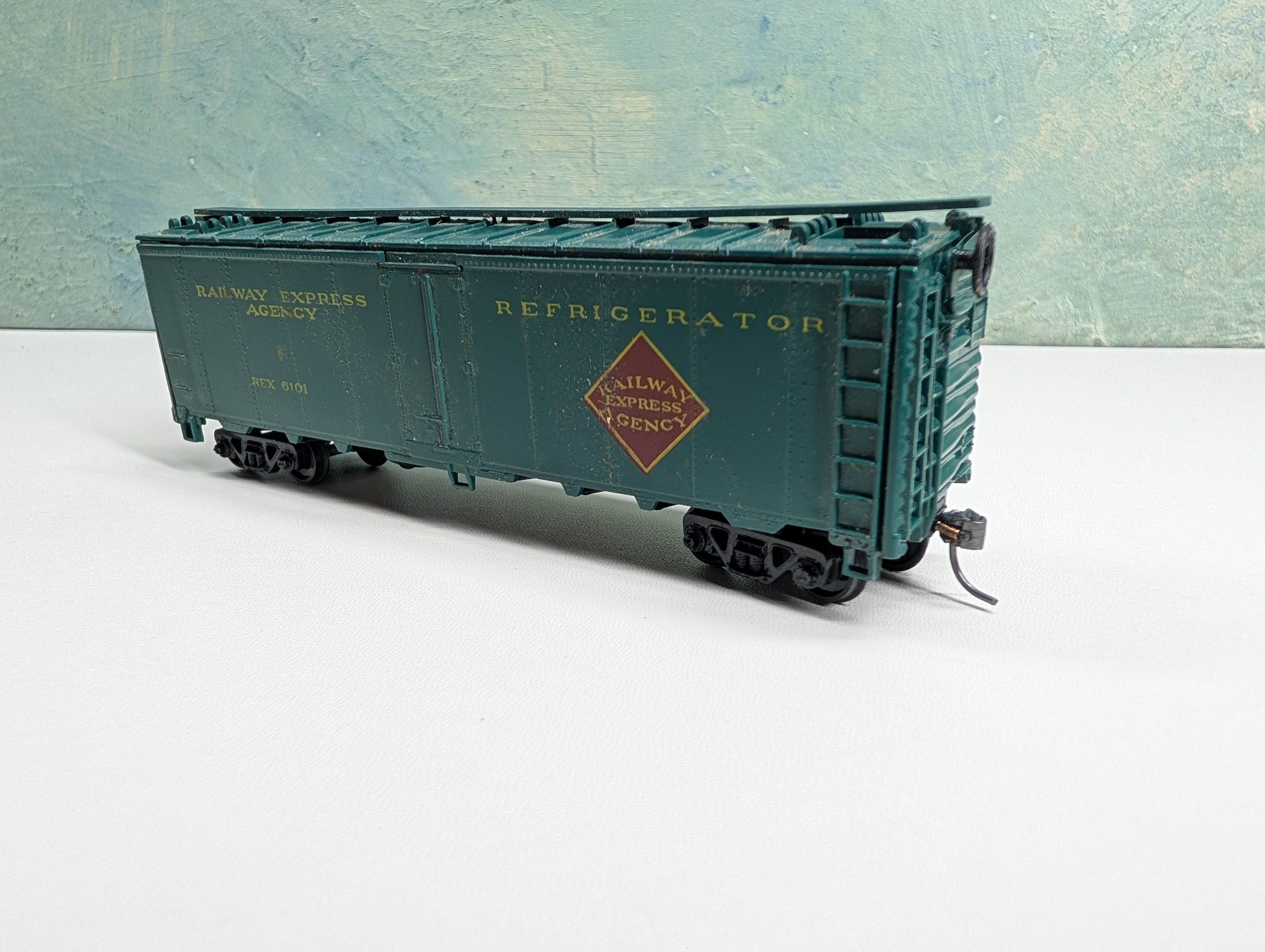 USED Athearn HO Scale 40' Reefer Box Car Railway Express Agency REX #6101