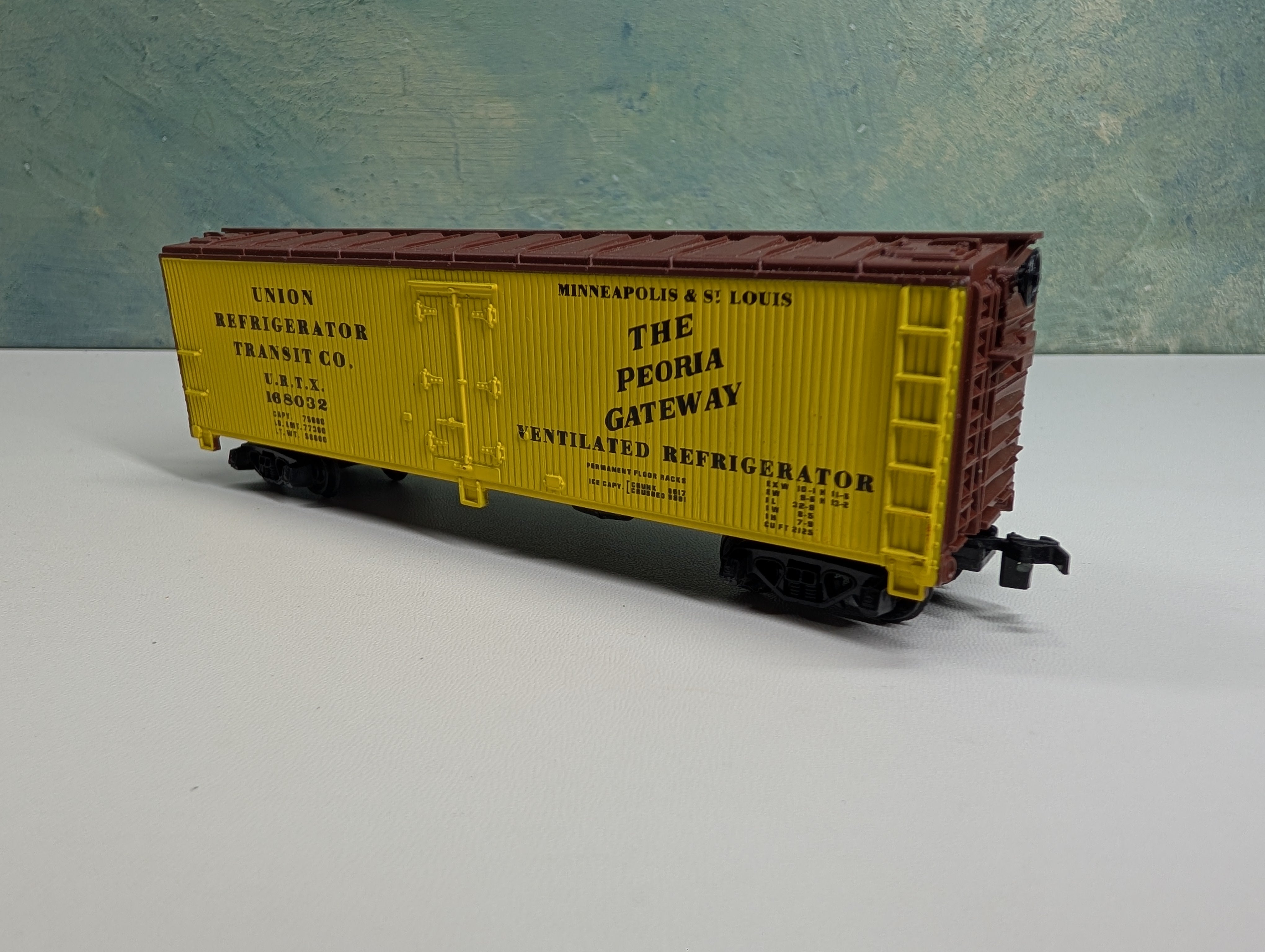 USED Mantua HO Scale 40' Wooden Reefer Box Car URTX #168032