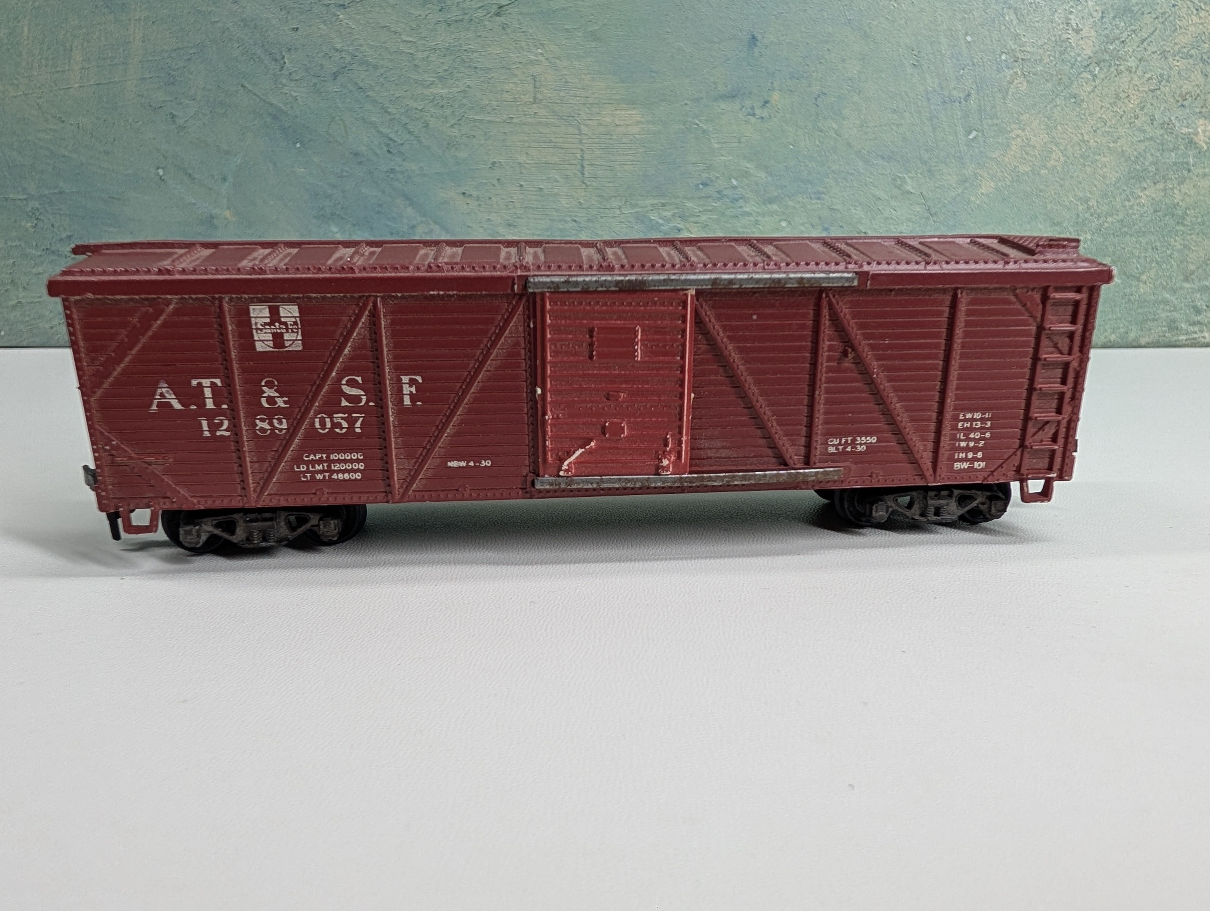 USED Varney HO Scale 42' Wooden Box Car Santa Fe ATSF #1289057
