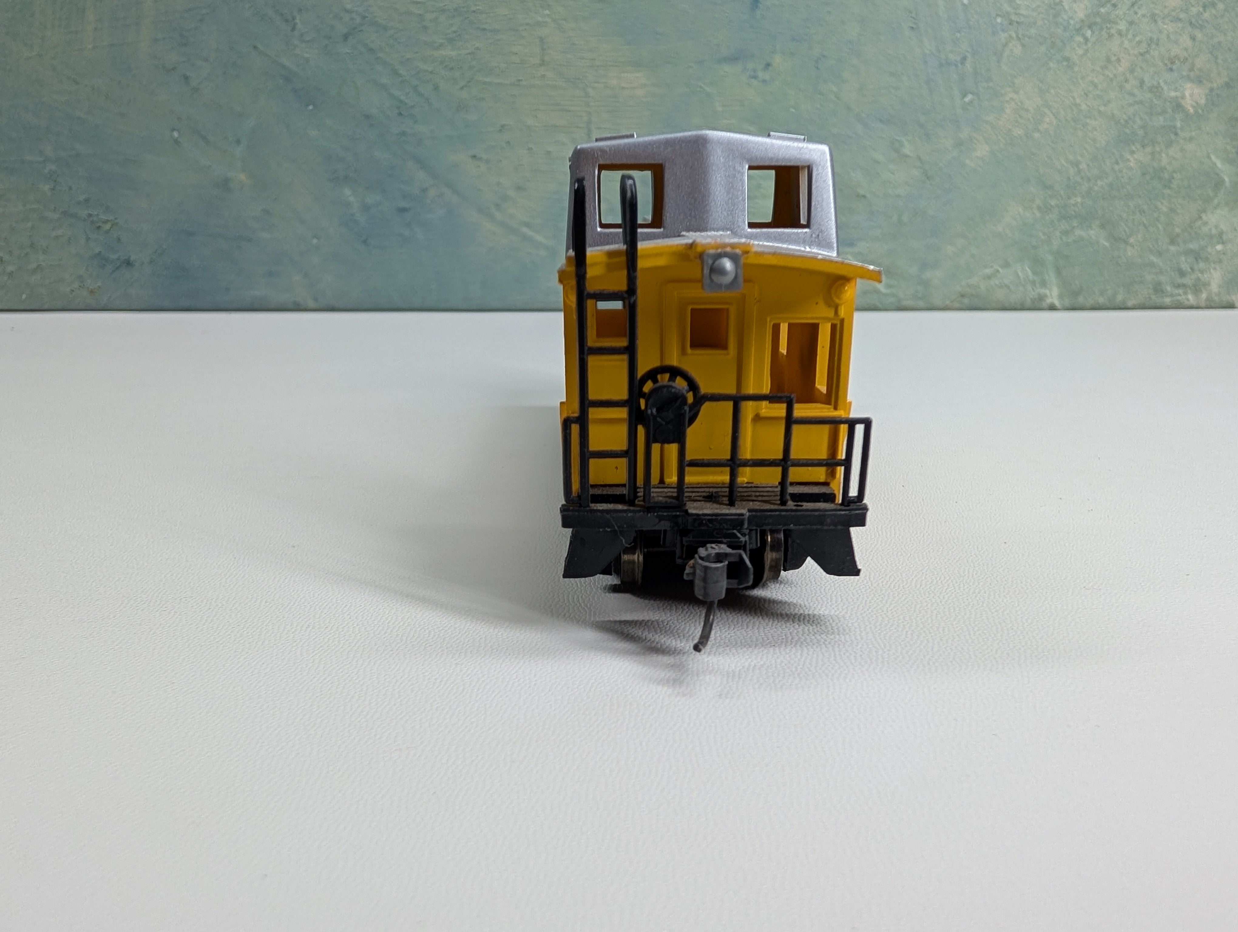 USED Bachmann HO Scale Caboose Chessie System B&O #C-3963 Metal Wheels