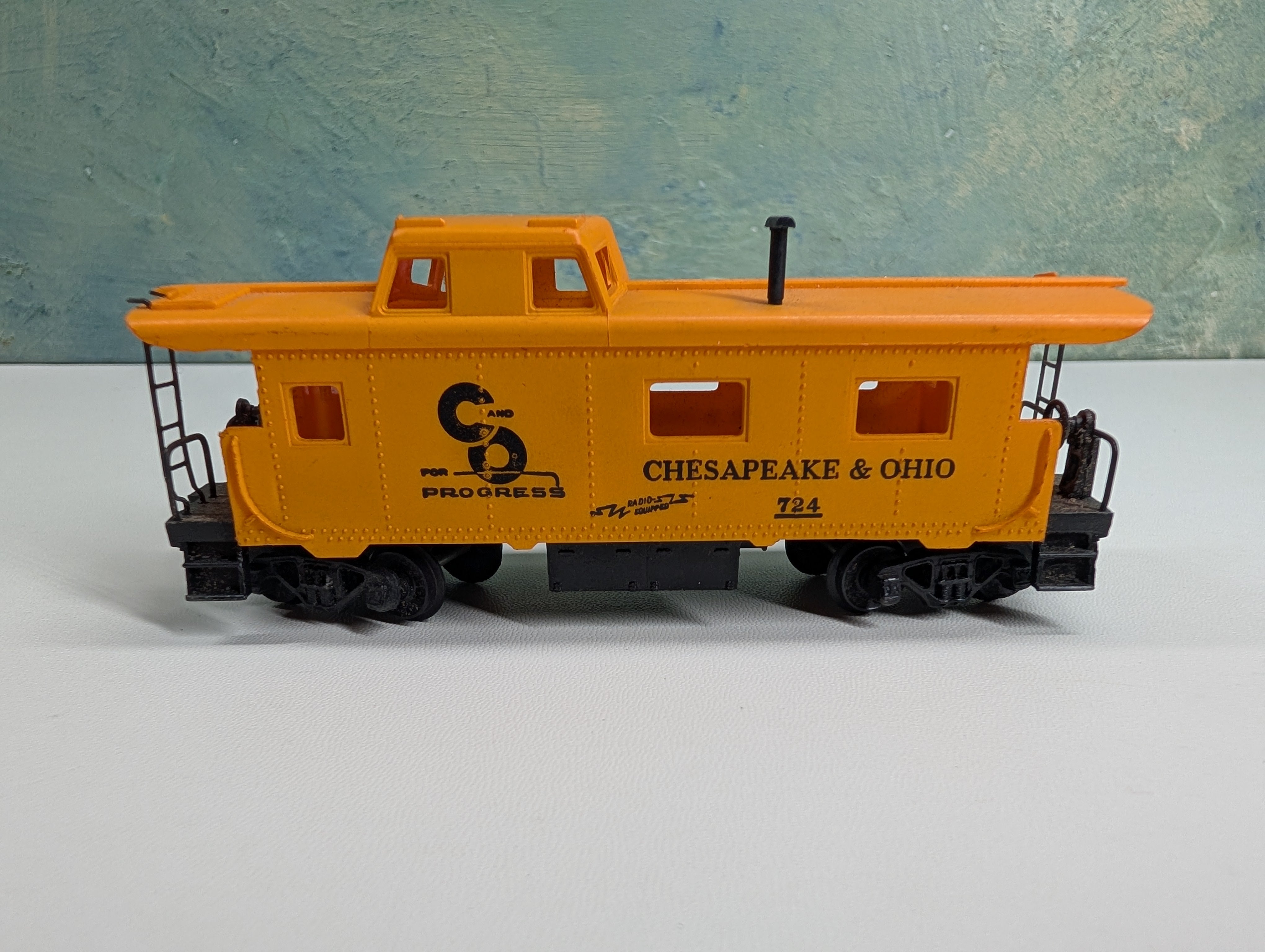 USED Tyco HO Scale Caboose Chesapeake and Ohio #724