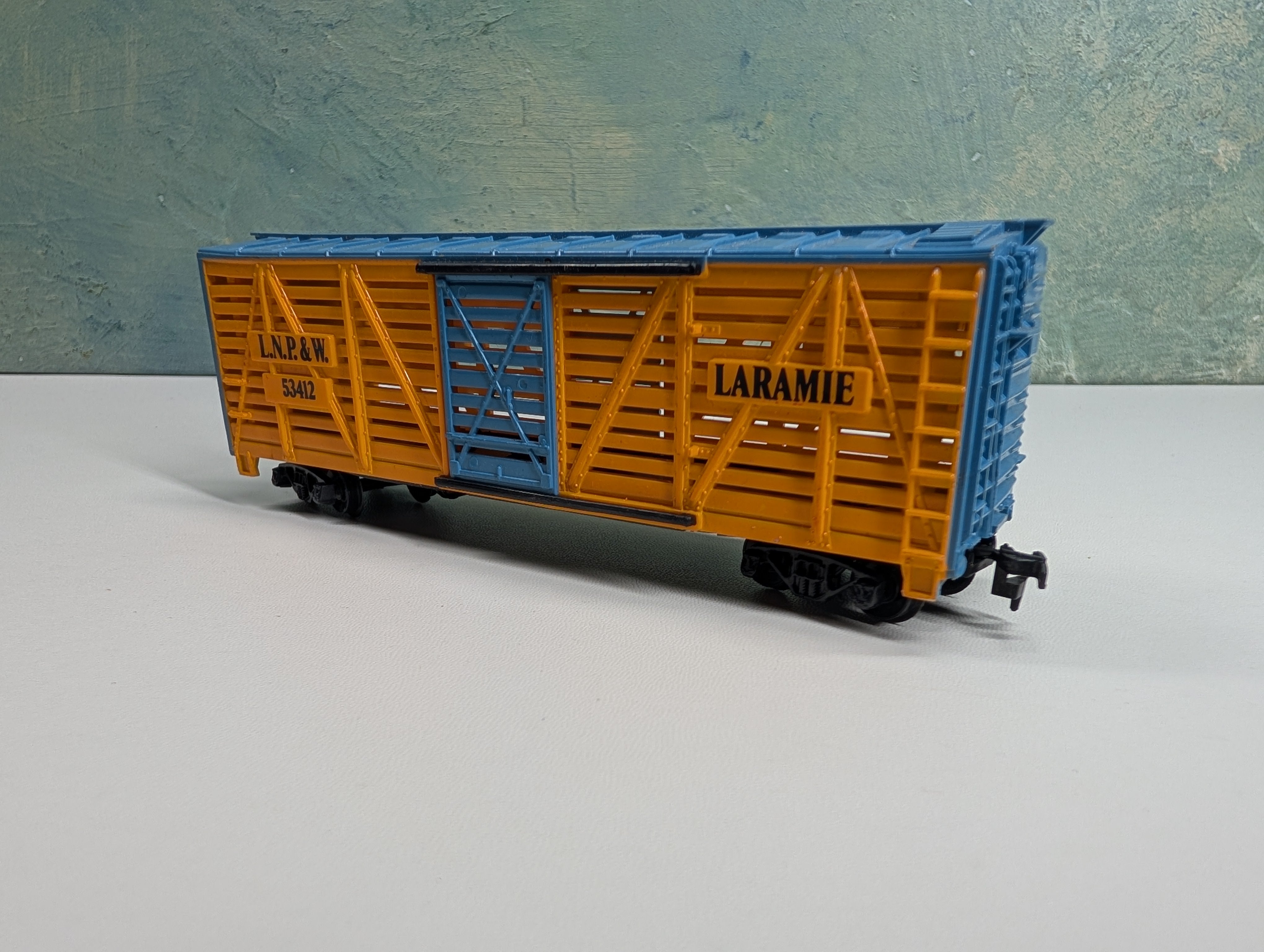 USED Tyco HO Scale 40' Livestock Cattle Car Laramie LNP&W #53412