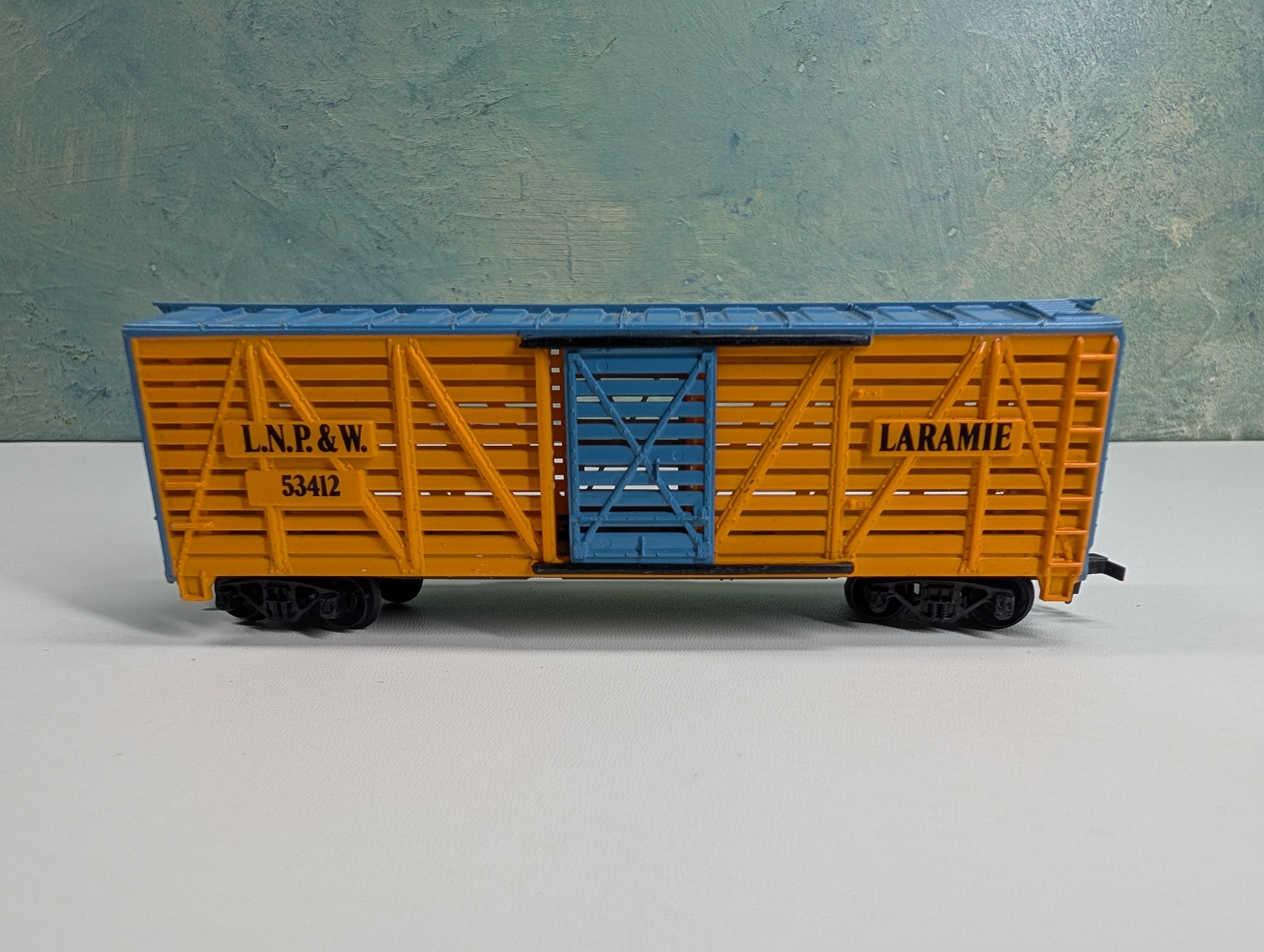 USED Tyco HO Scale 40' Livestock Cattle Car Laramie LNP&W #53412