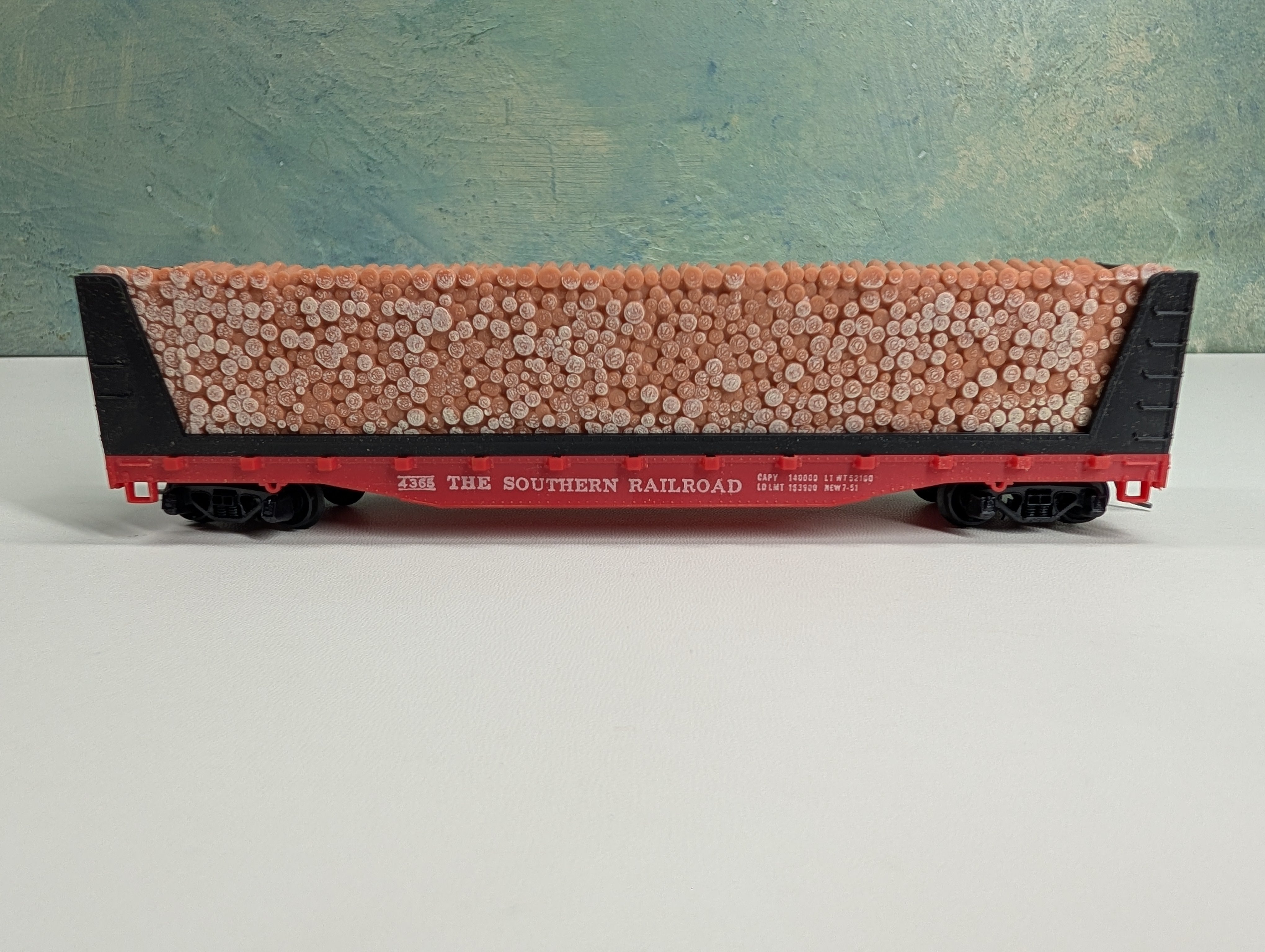 USED Tyco HO Scale Bulkhead Flat Car w/ Pulpwood Southern #4365